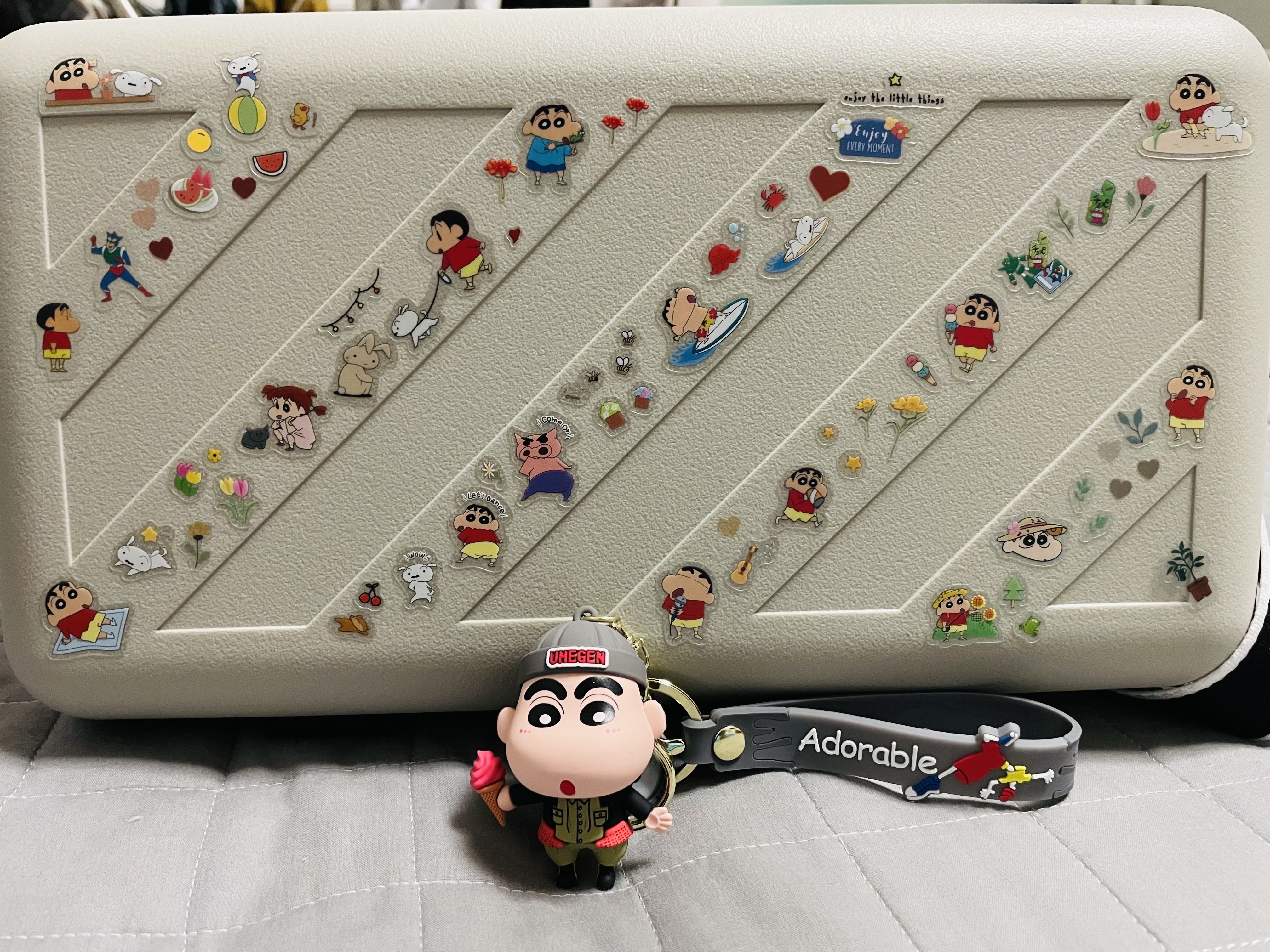 Off-White x Amore Pacific Protection Box (Without Cosmetics) 착용 스타일 - 1