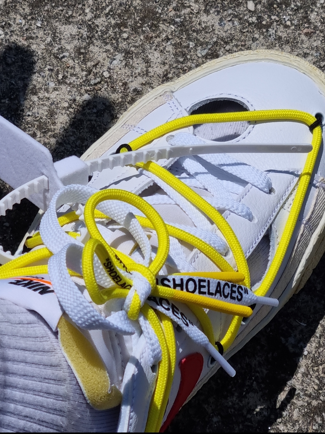 Nike x Off-White Blazer Low '77 White and University Red 착용 스타일 - 1