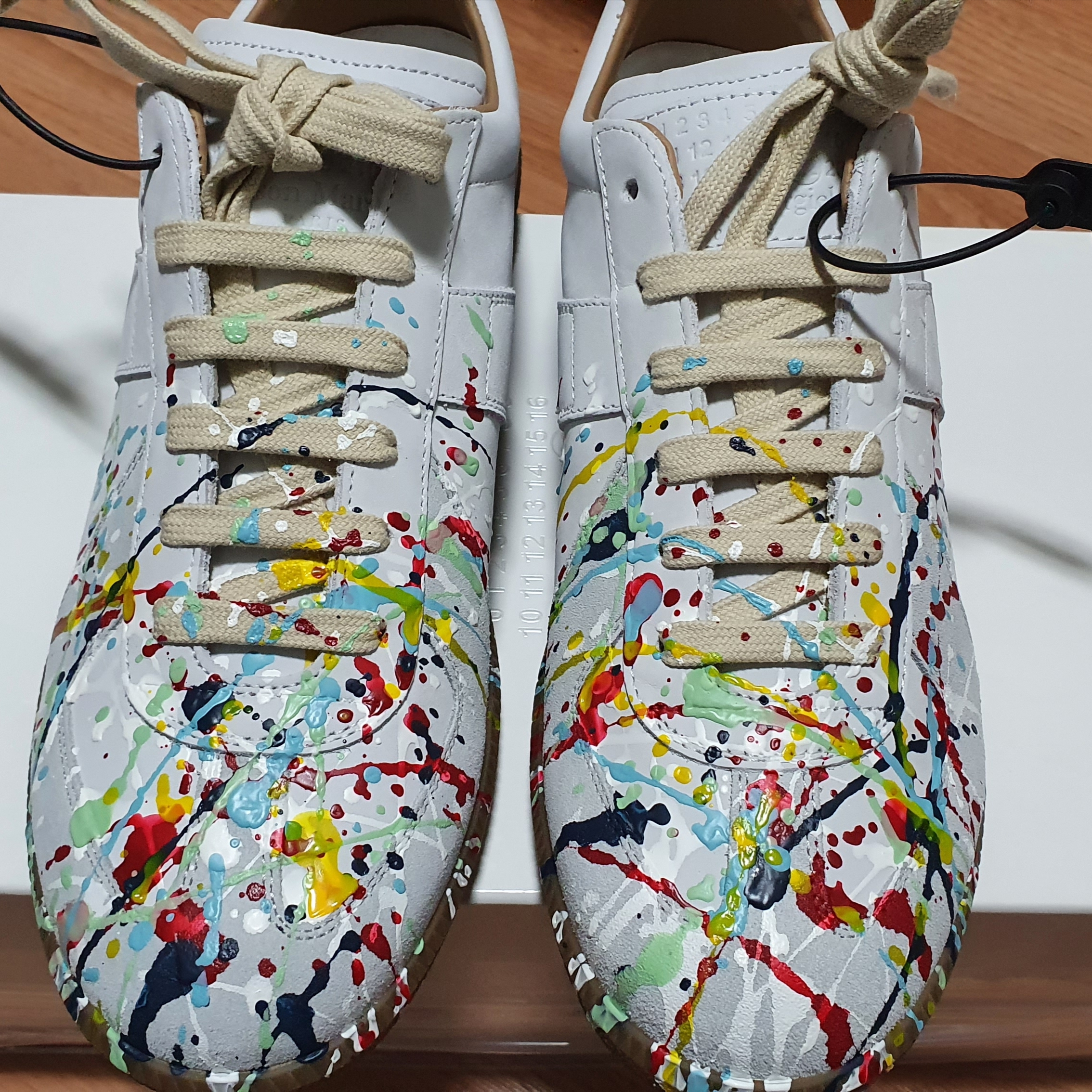 Maison Margiela Replica Paint Drop Sneakers 착용 스타일 - 1