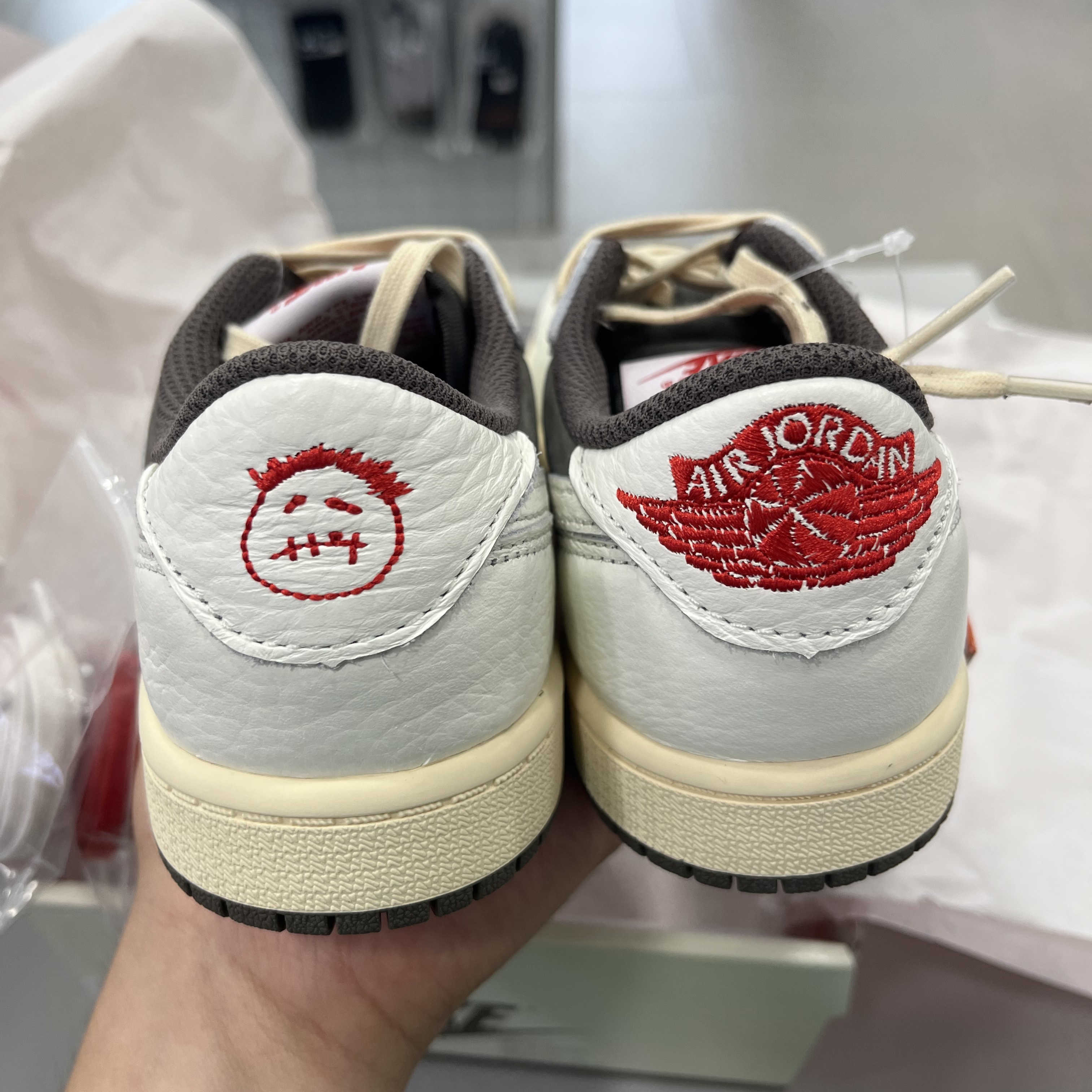 (PS) Jordan 1 x Travis Scott Retro Low OG SP Sail and Ridgerock 착용 스타일 - 2
