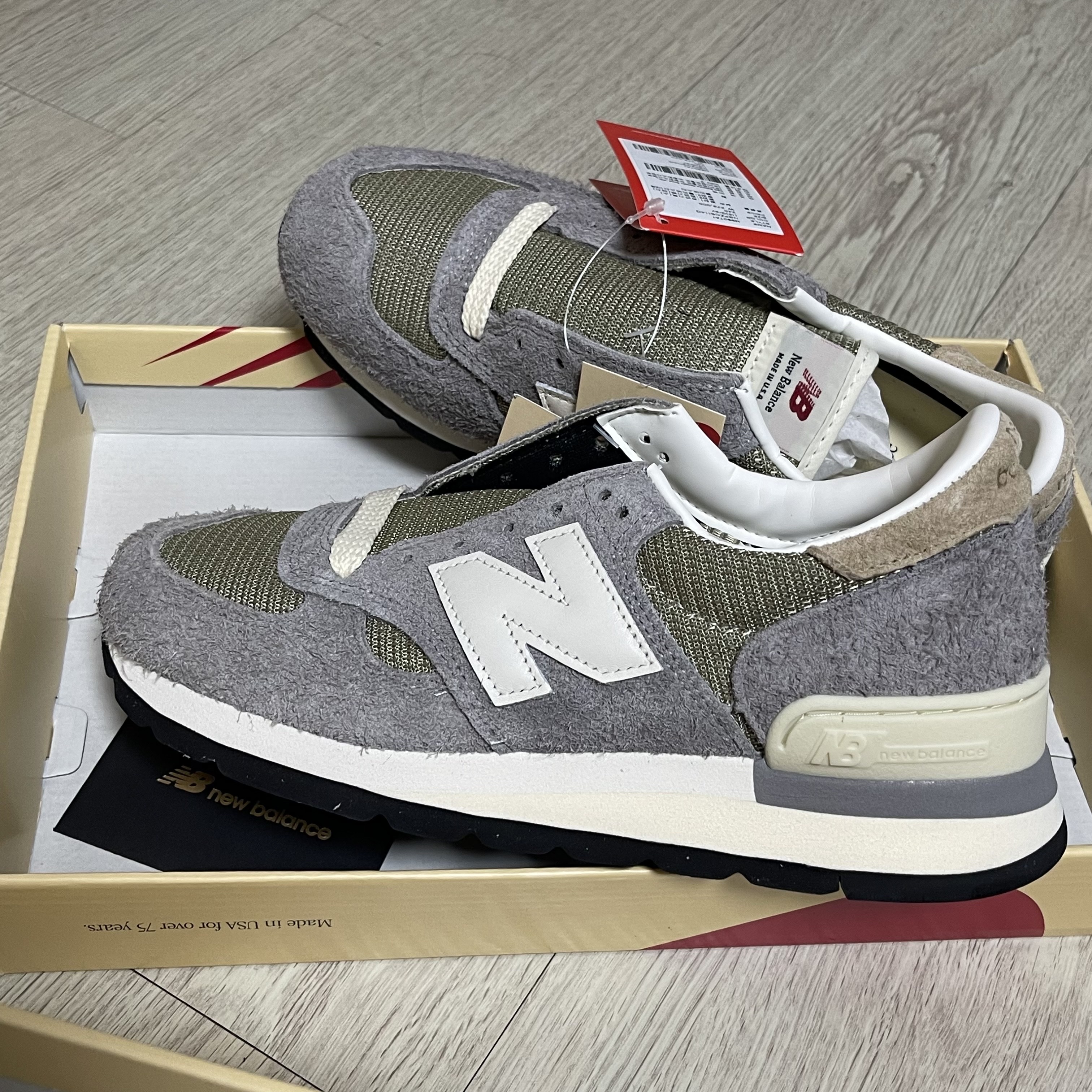New Balance 990v1 Made in USA Marblehead Incense 착용 스타일 - 2