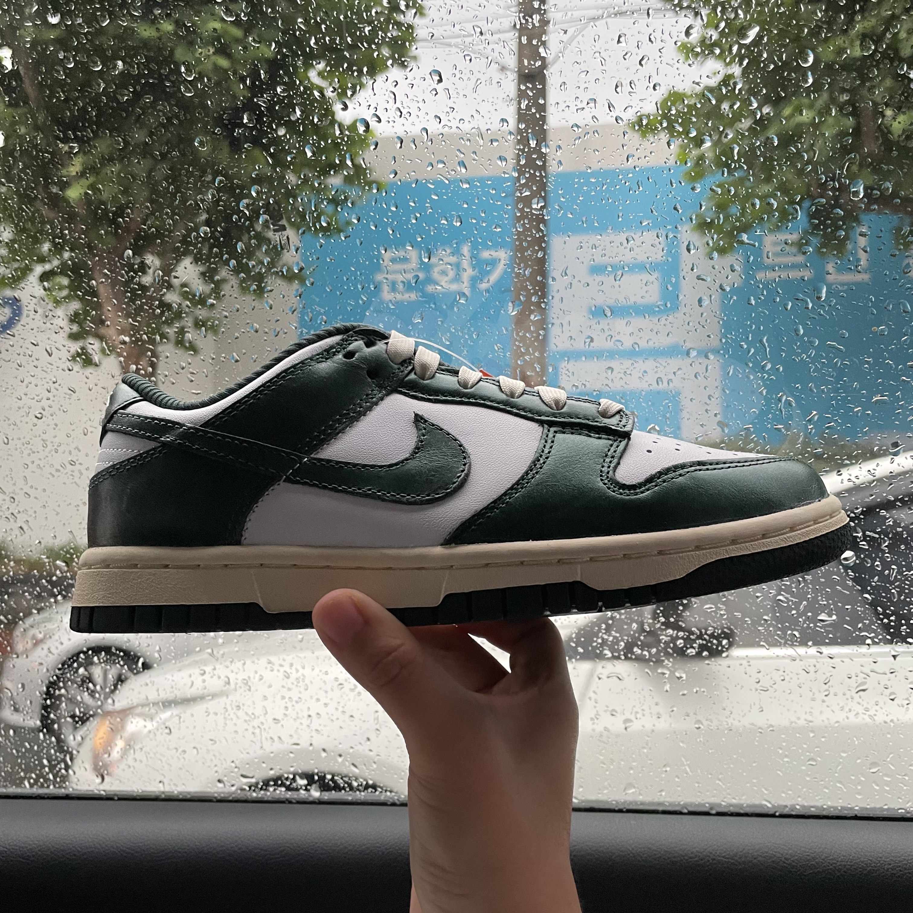 (W) Nike Dunk Low Vintage Green 착용 스타일