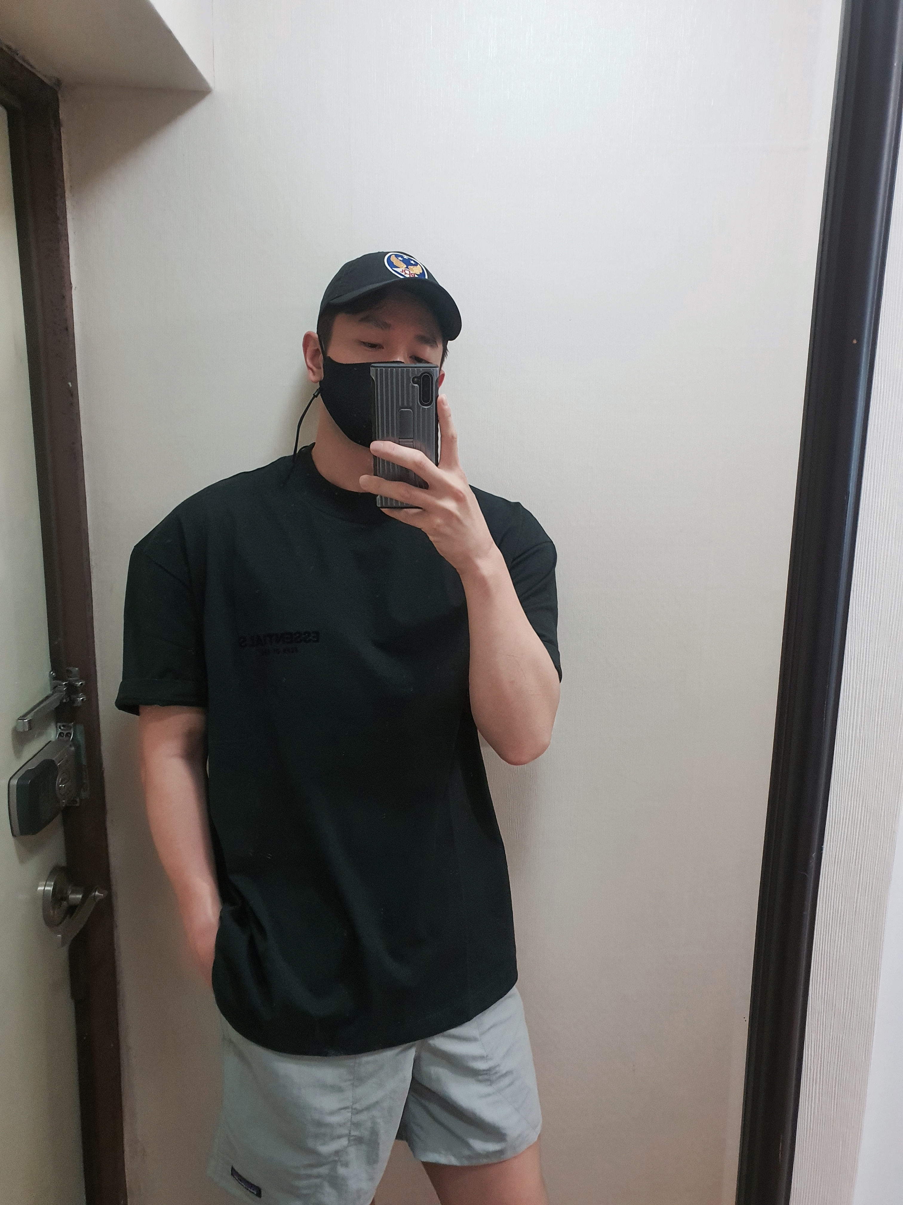Essentials The Core Collection T-Shirt Stretch Limo, Double RL Garment Dyeing Twill Ball Cap Black 착용 스타일
