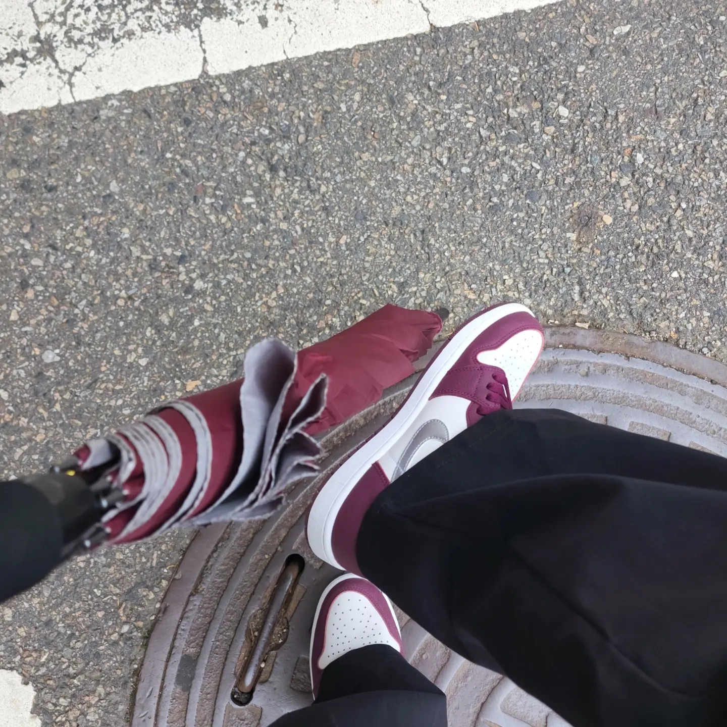 Jordan 1 Retro High OG Bordeaux 착용 스타일 - 2