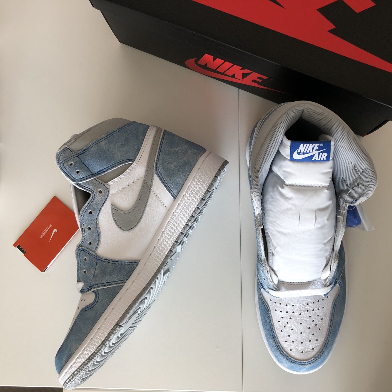 Jordan 1 Retro High OG Hyper Royal 착용 스타일 - 1