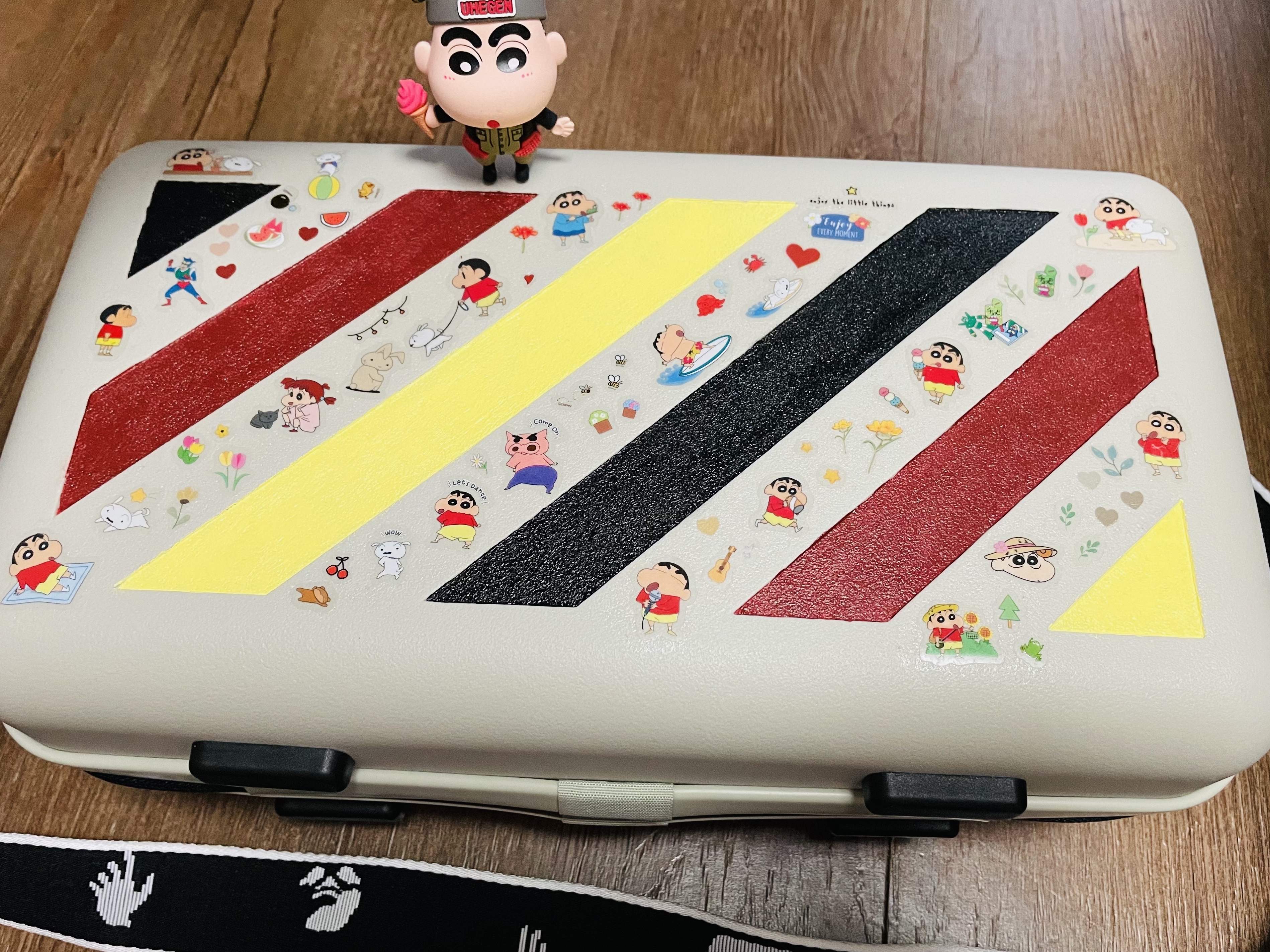 Off-White x Amore Pacific Protection Box (Without Cosmetics) 착용 스타일 - 2