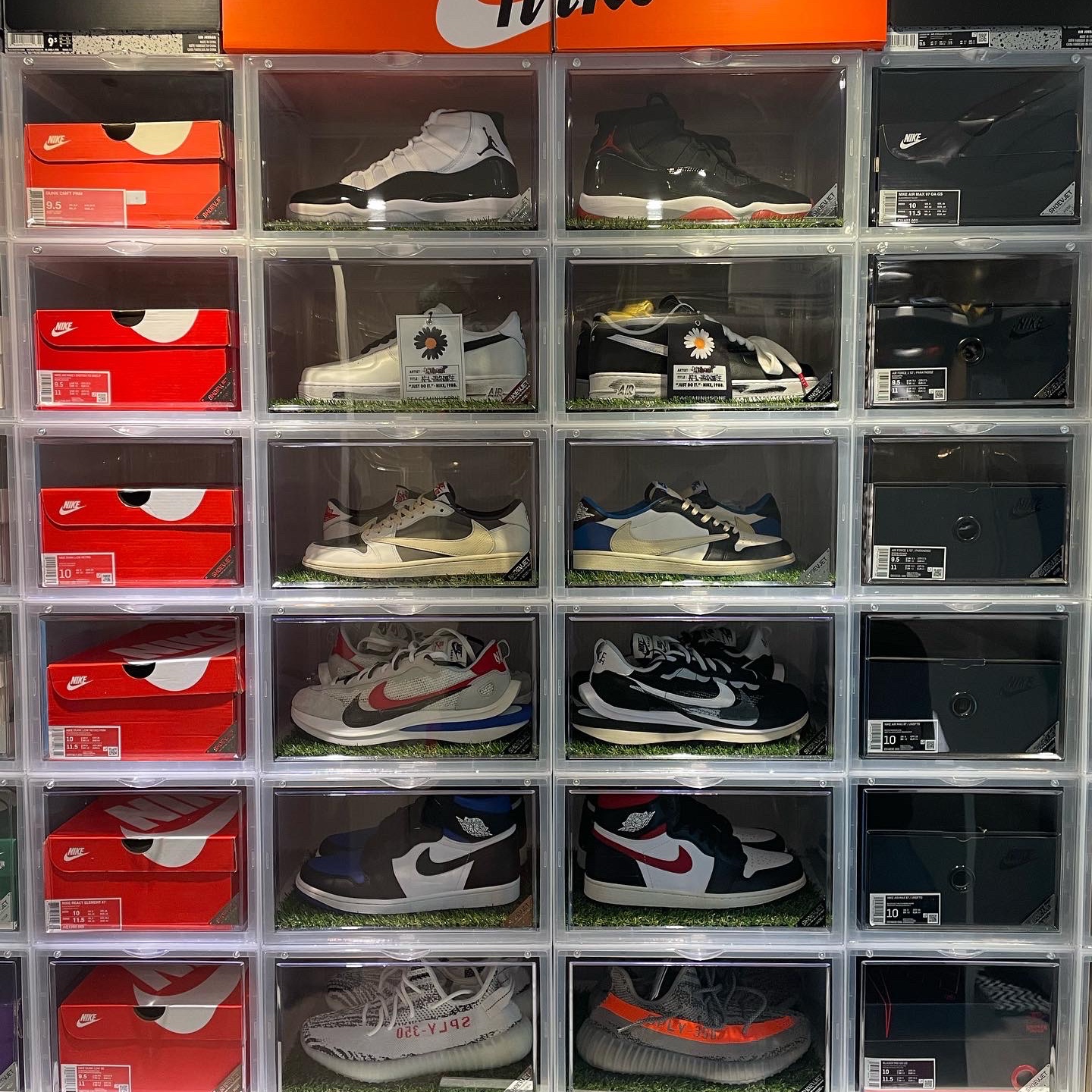 Jordan 1 x Travis Scott Retro Low OG SP Sail and Ridgerock, Jordan 1 x Travis Scott x Fragment Retro Low OG SP Military Blue 착용 스타일 - 2