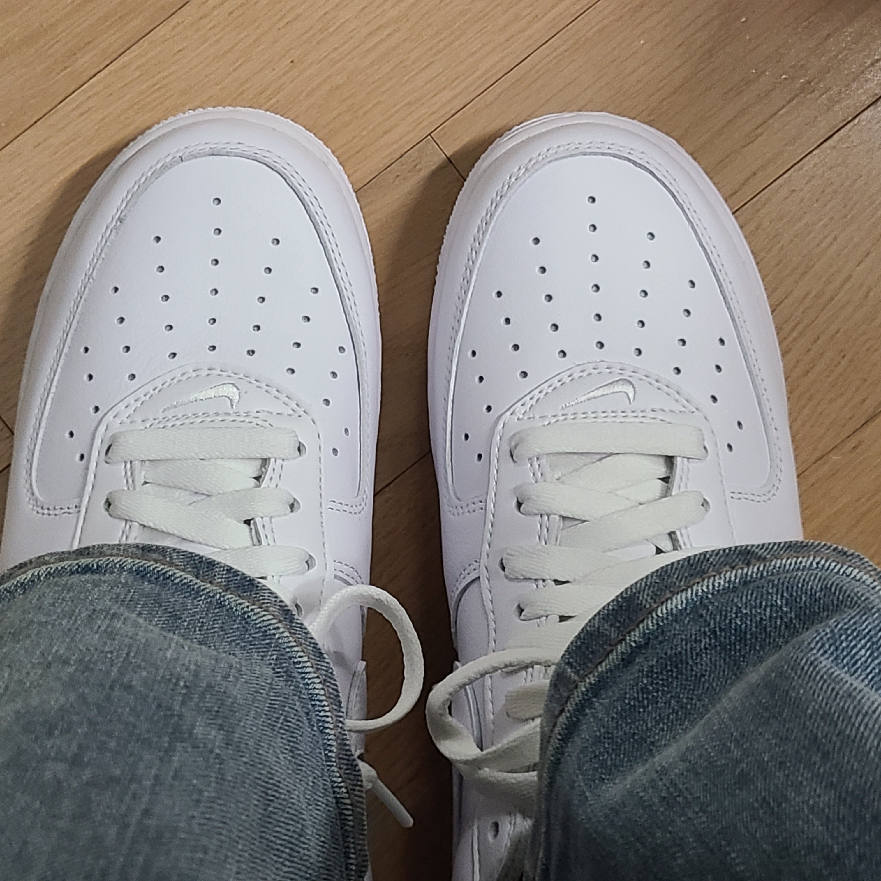 Nike Air Force 1 Low Retro Color of the Month White 착용 스타일 - 2