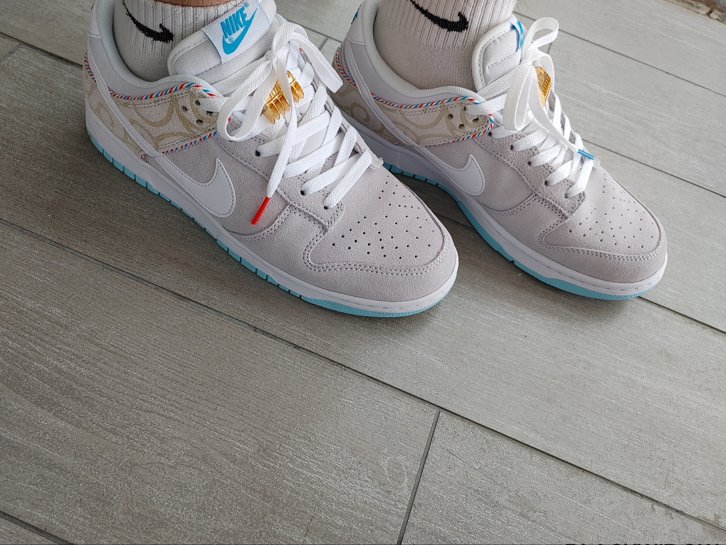 Nike Dunk Low Retro SE Barber Shop Grey 착용 스타일
