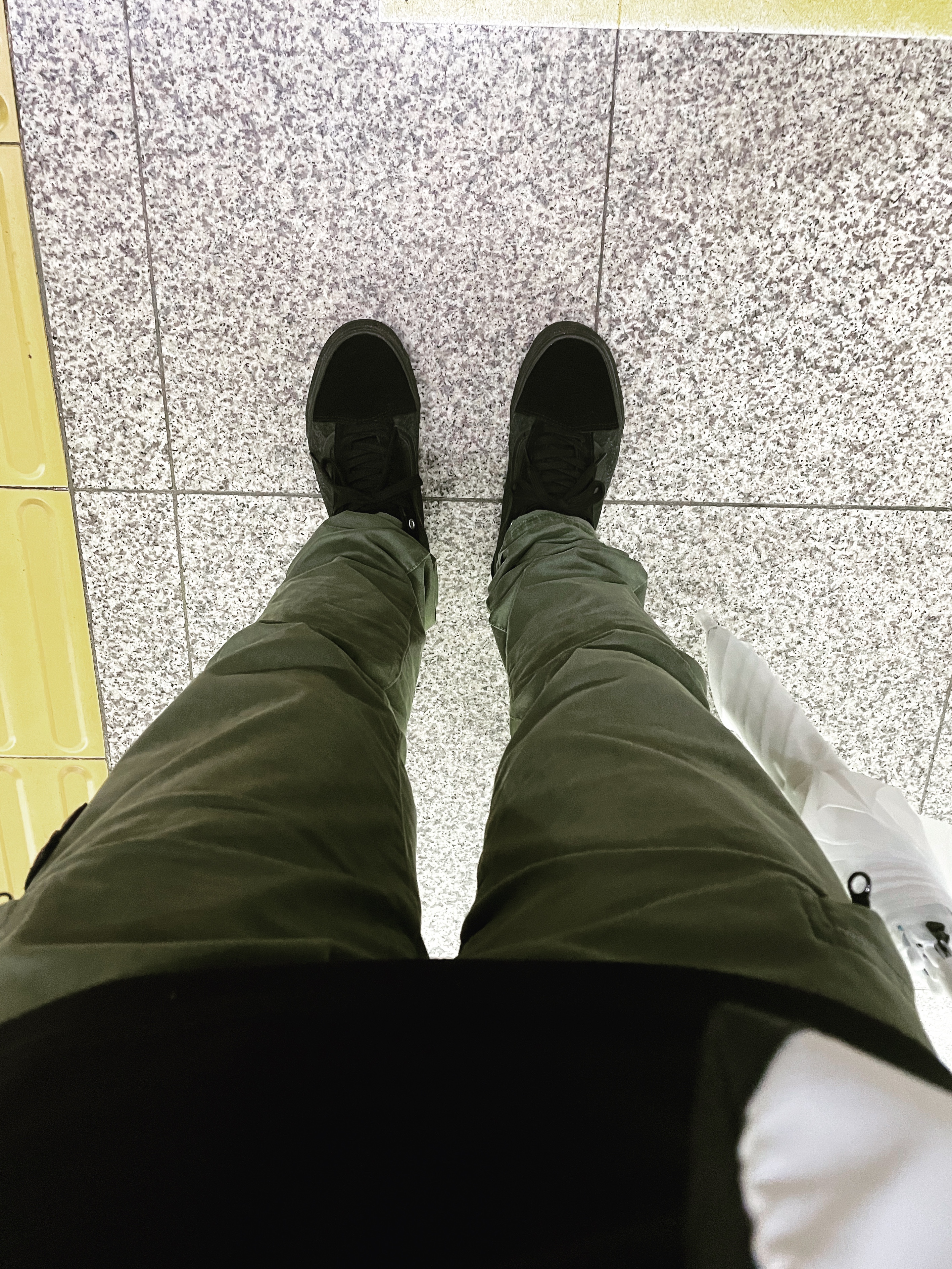 Vans Old Skool Year of Tiger Black, Stone Island 312L1 T.CO+OLD Cargo Pants Dark Green - 20FW 착용 스타일