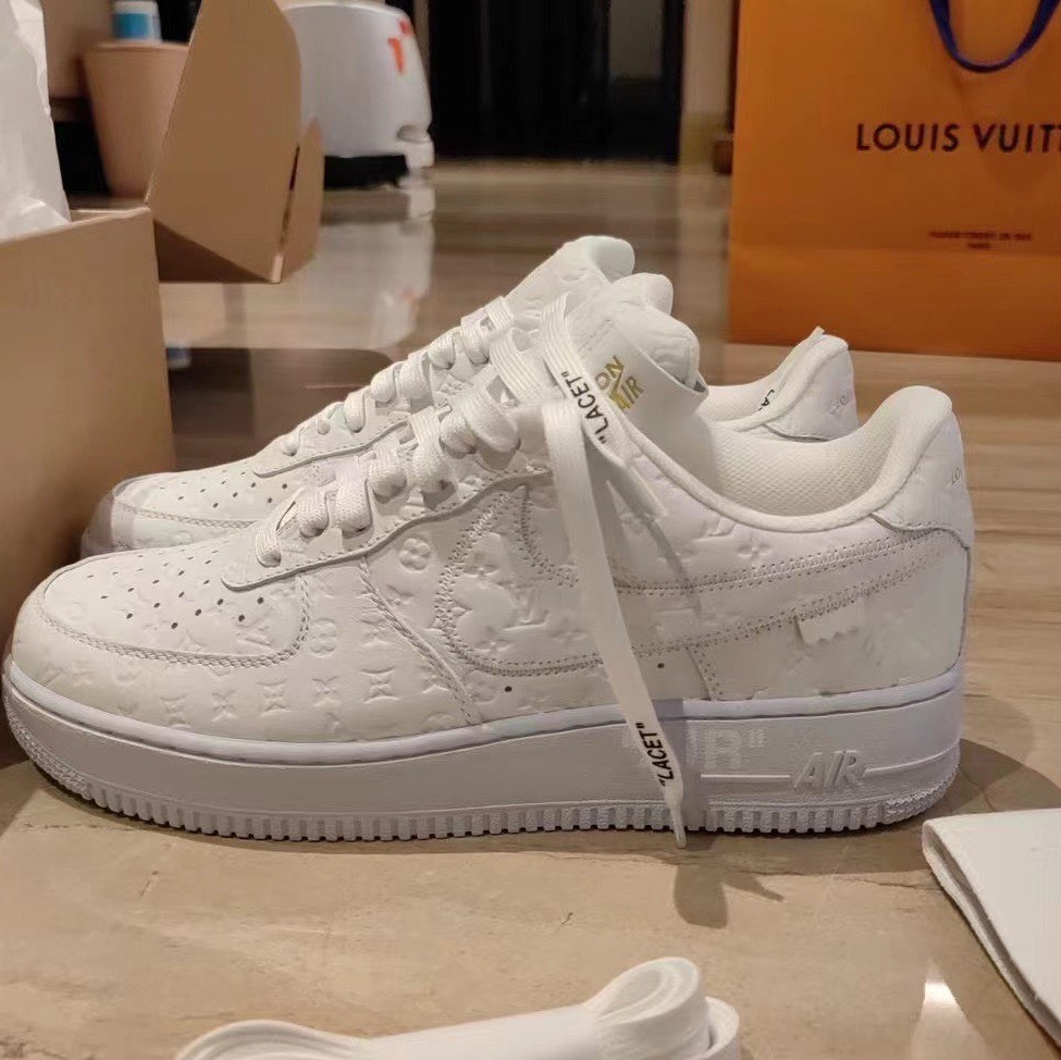Louis Vuitton x Nike Air Force 1 Low by Virgil Abloh White 착용 스타일