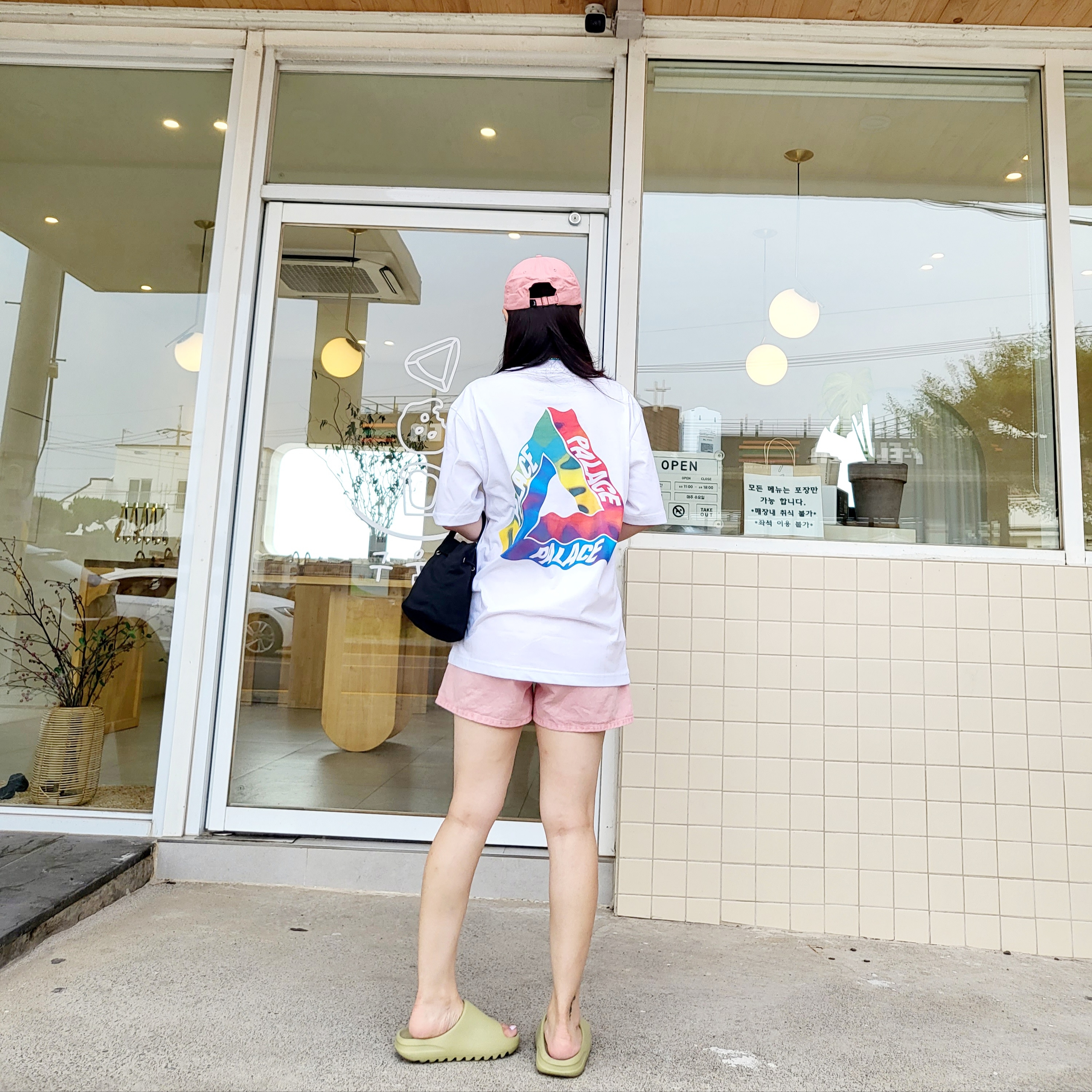 Palace Tri-Visions T-Shirt White - 22SS, Adidas Yeezy Slide Resin 2021 착용 스타일 - 1