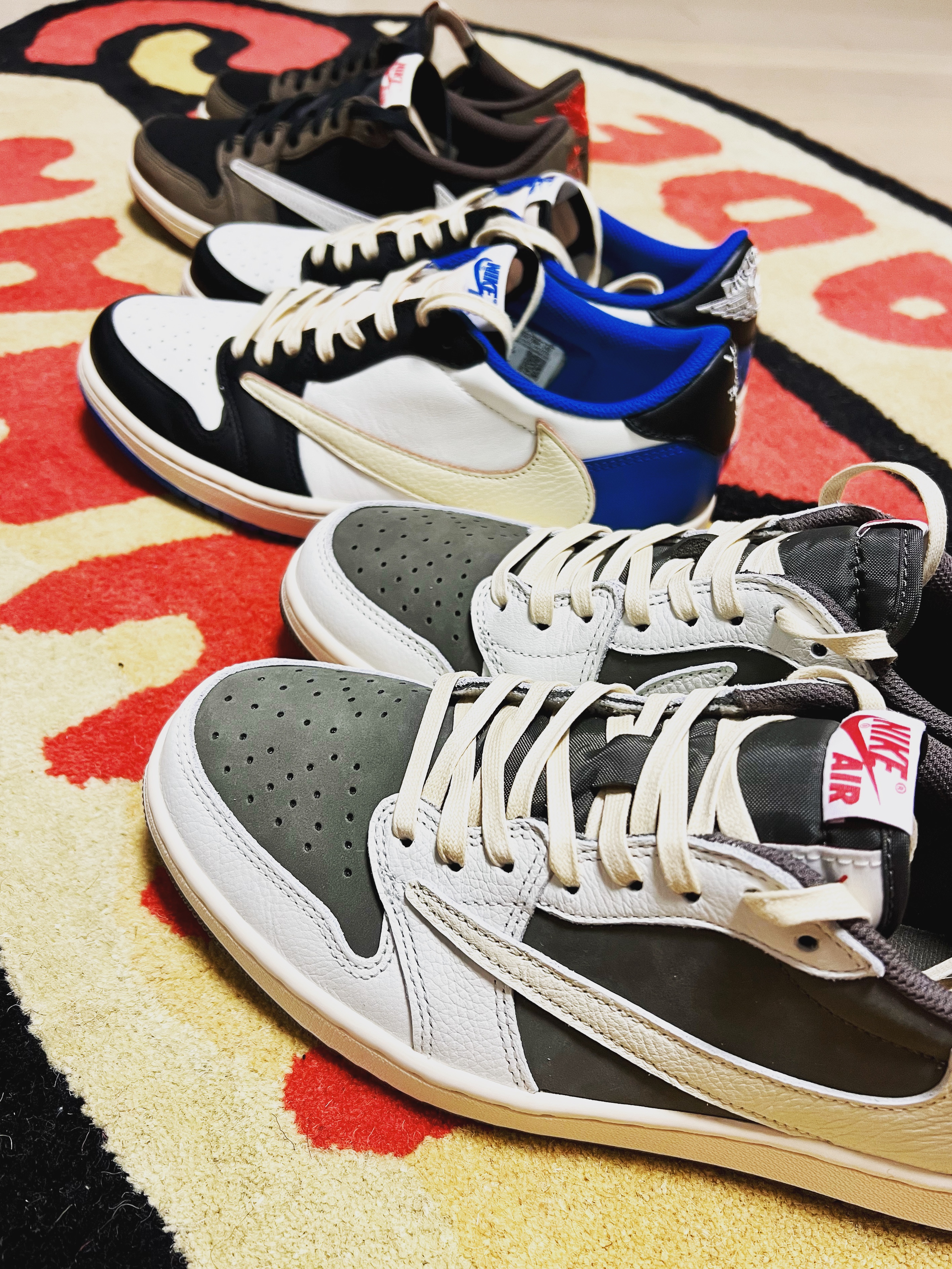 Jordan 1 x Travis Scott Retro Low OG SP Sail and Ridgerock, Jordan 1 x Travis Scott x Fragment Retro Low OG SP Military Blue 착용 스타일