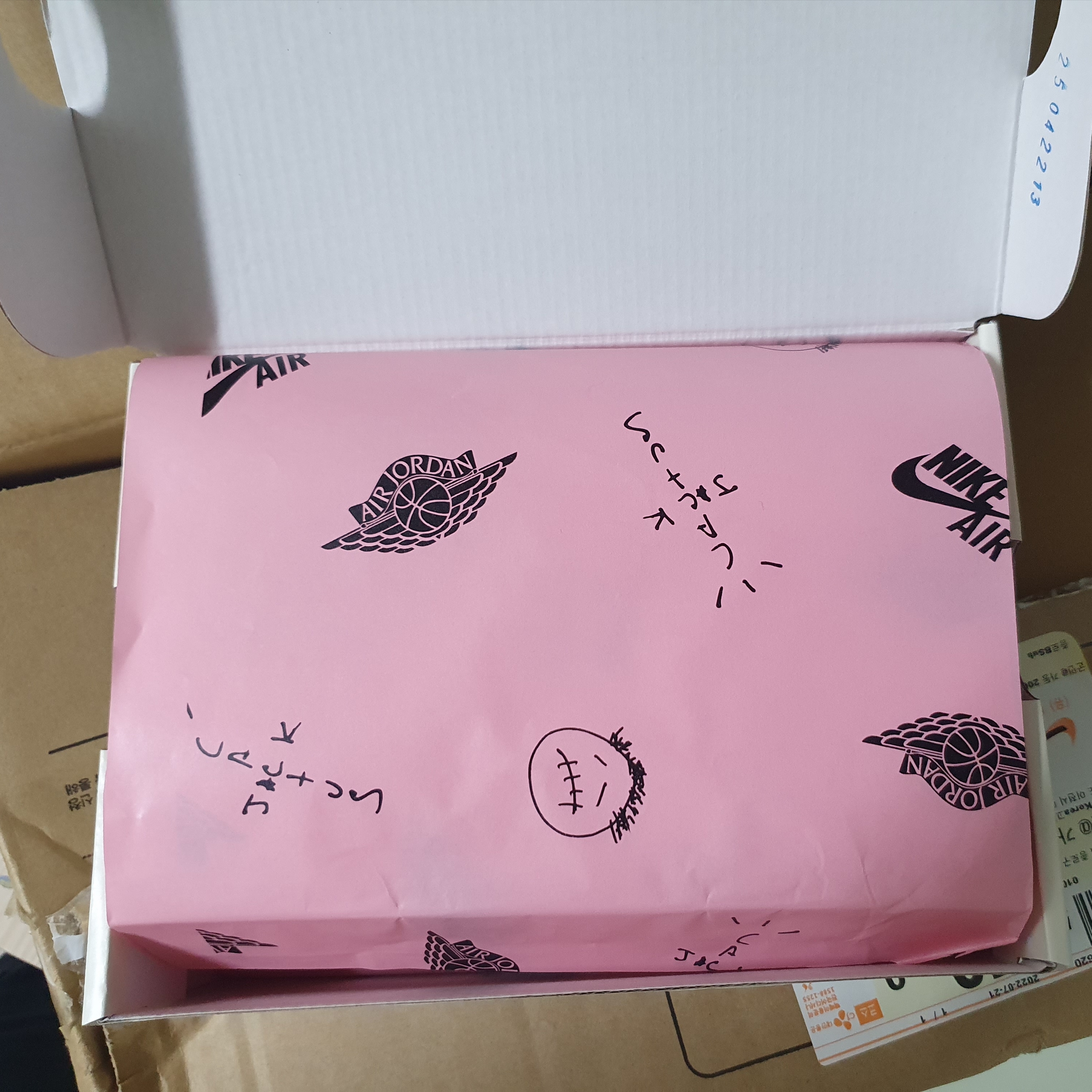 Jordan 1 x Travis Scott Retro Low OG SP Sail and Ridgerock, (PS) Jordan 1 x Travis Scott Retro Low OG SP Sail and Ridgerock 착용 스타일 - 4