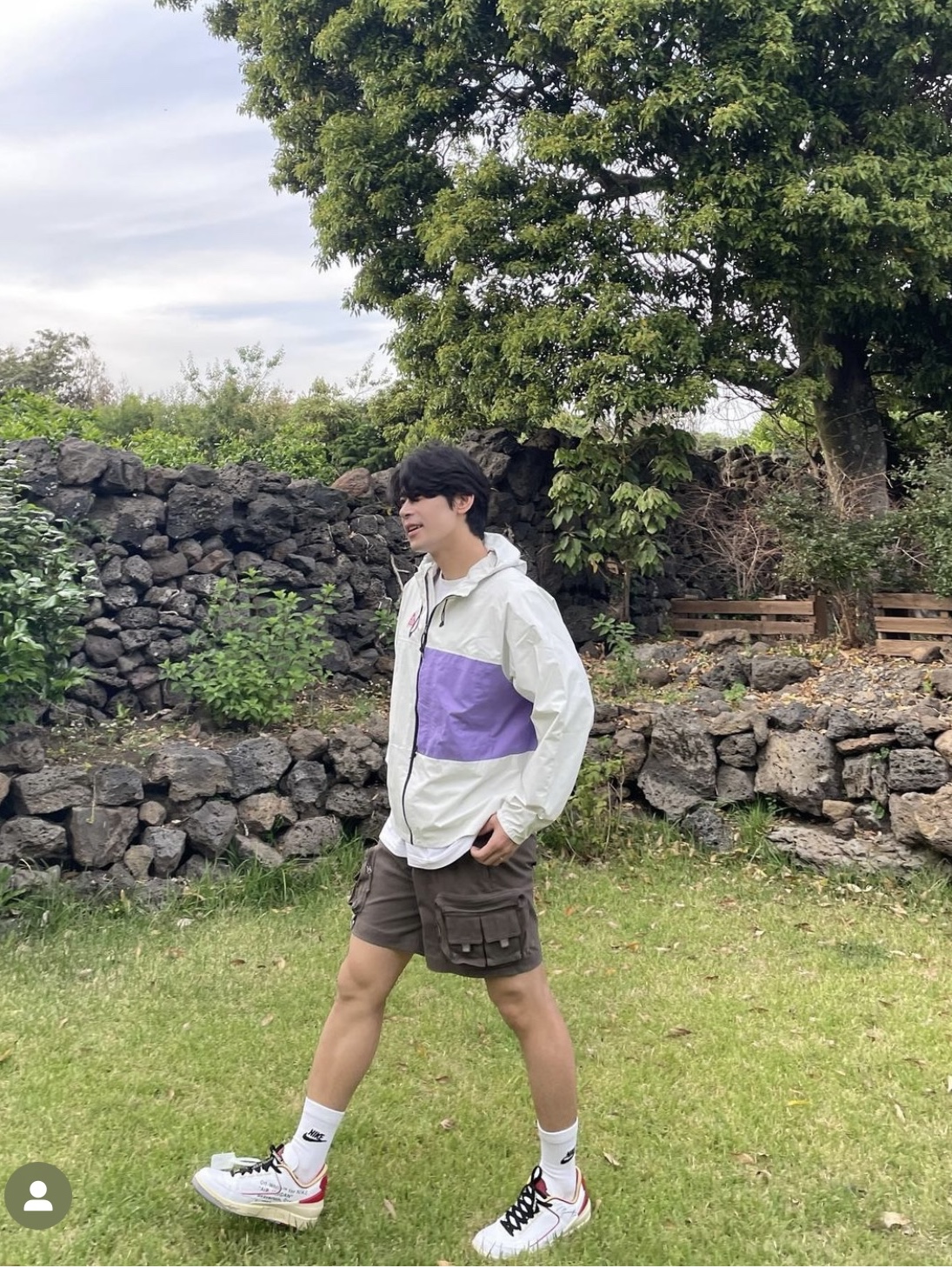 Nike ACG Cargo Shorts Ironstone - Asia, Nike ACG 2.5L Packable Jacket Fuchsia - US/EU 착용 스타일