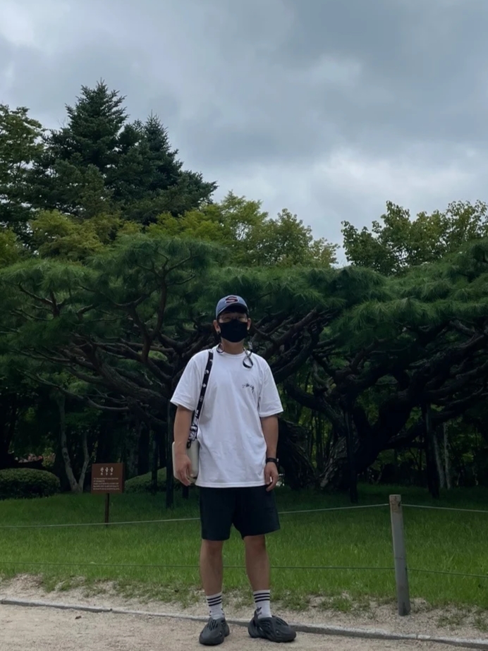 Stussy Chenille S Low Pro Cap Blue, Stussy Modern Age T-Shirt White 착용 스타일 - 2