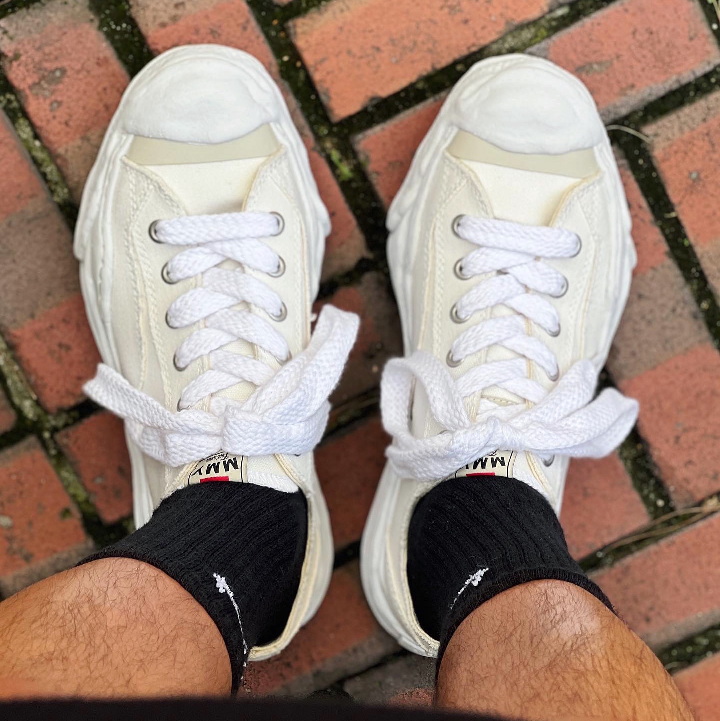 Maison Mihara Yasuhiro Hank OG Sole Canvas Low-top Sneakers White 착용 스타일