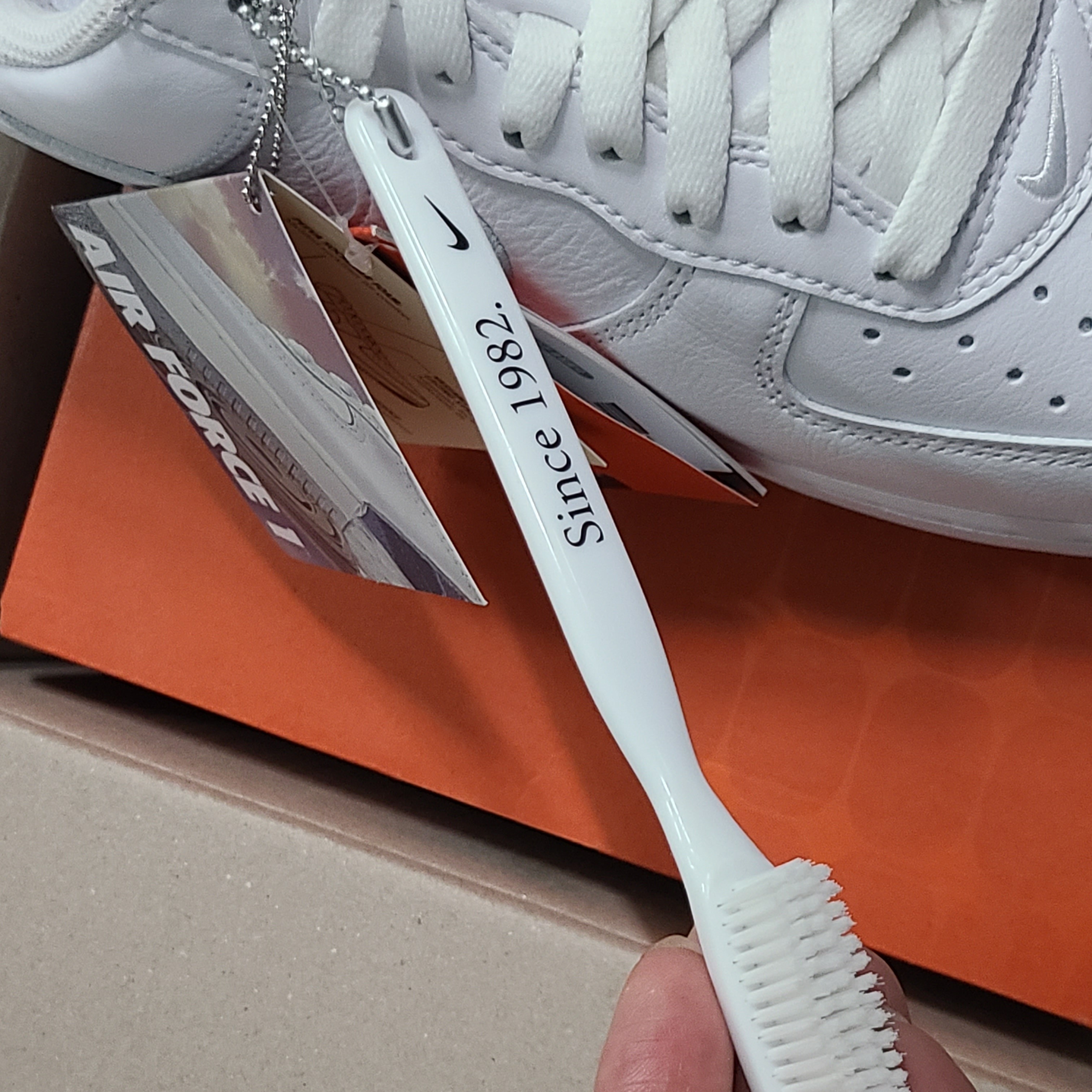 Nike Air Force 1 Low Retro Color of the Month White 착용 스타일 - 1