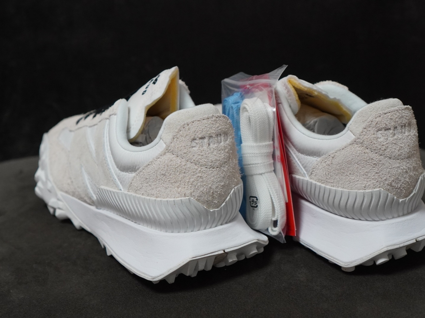 New Balance x Staud XC-72 Moonbeam White 착용 스타일 - 4