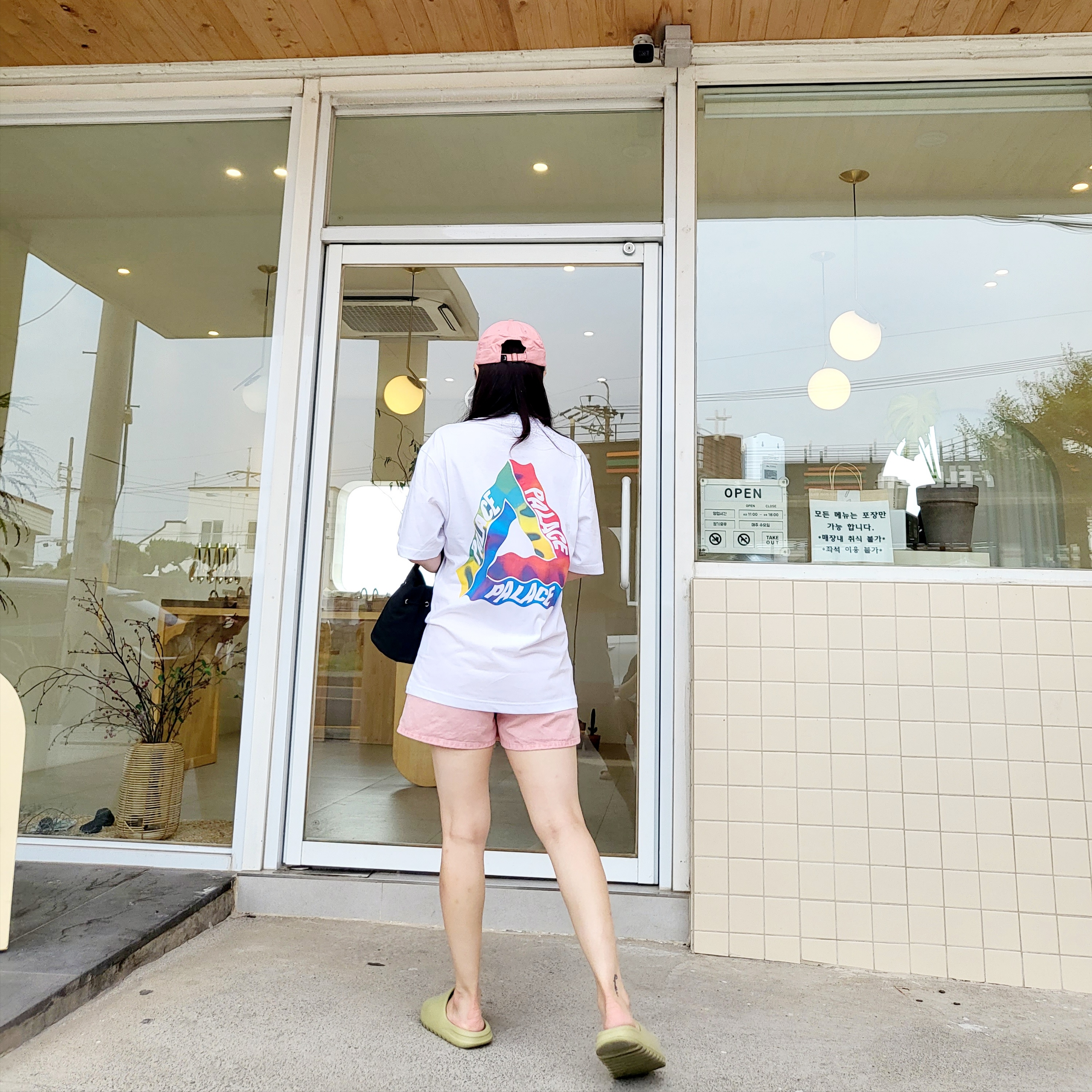 Palace Tri-Visions T-Shirt White - 22SS, Adidas Yeezy Slide Resin 2021 착용 스타일 - 5