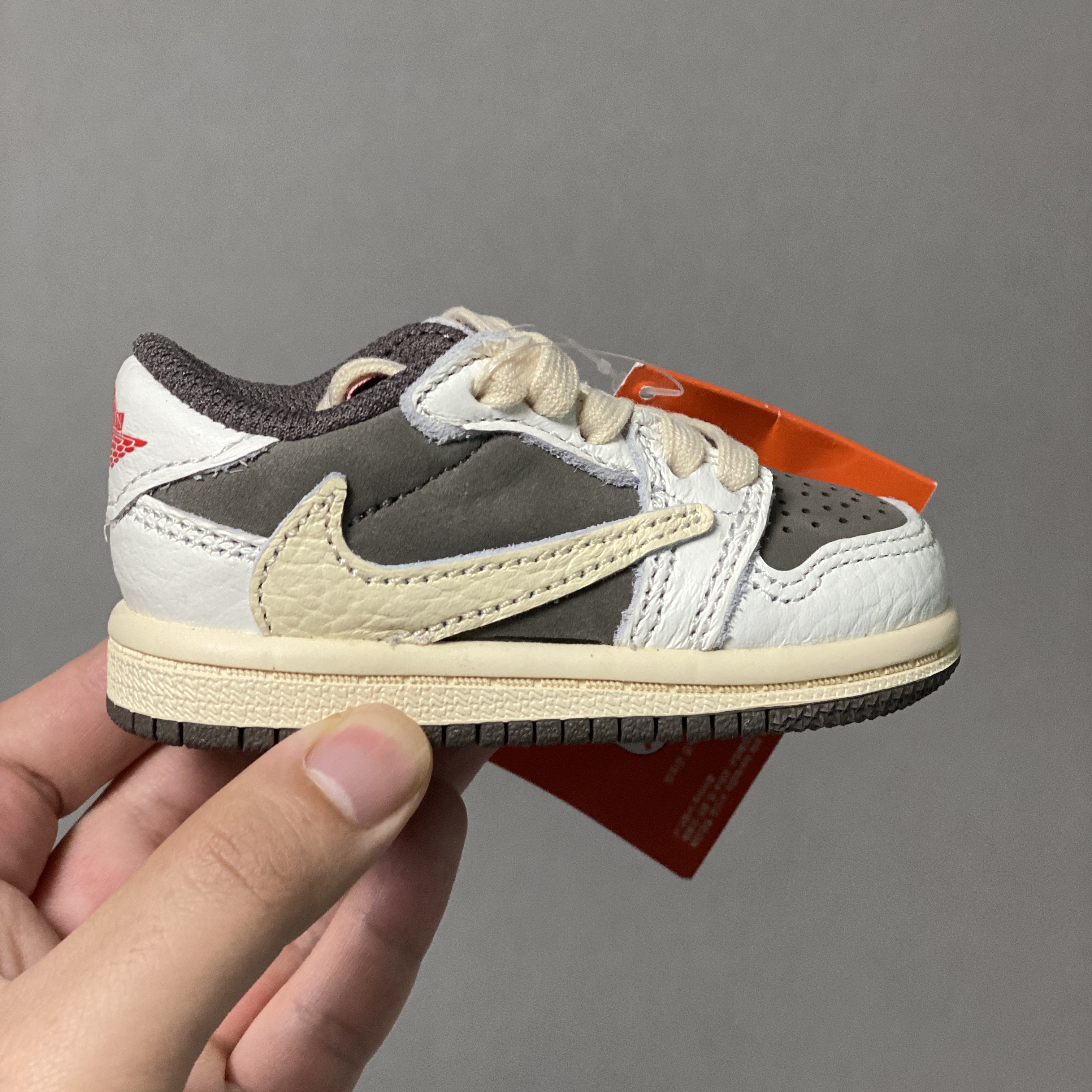 (TD) Jordan 1 x Travis Scott Retro Low OG SP Sail and Ridgerock 착용 스타일
