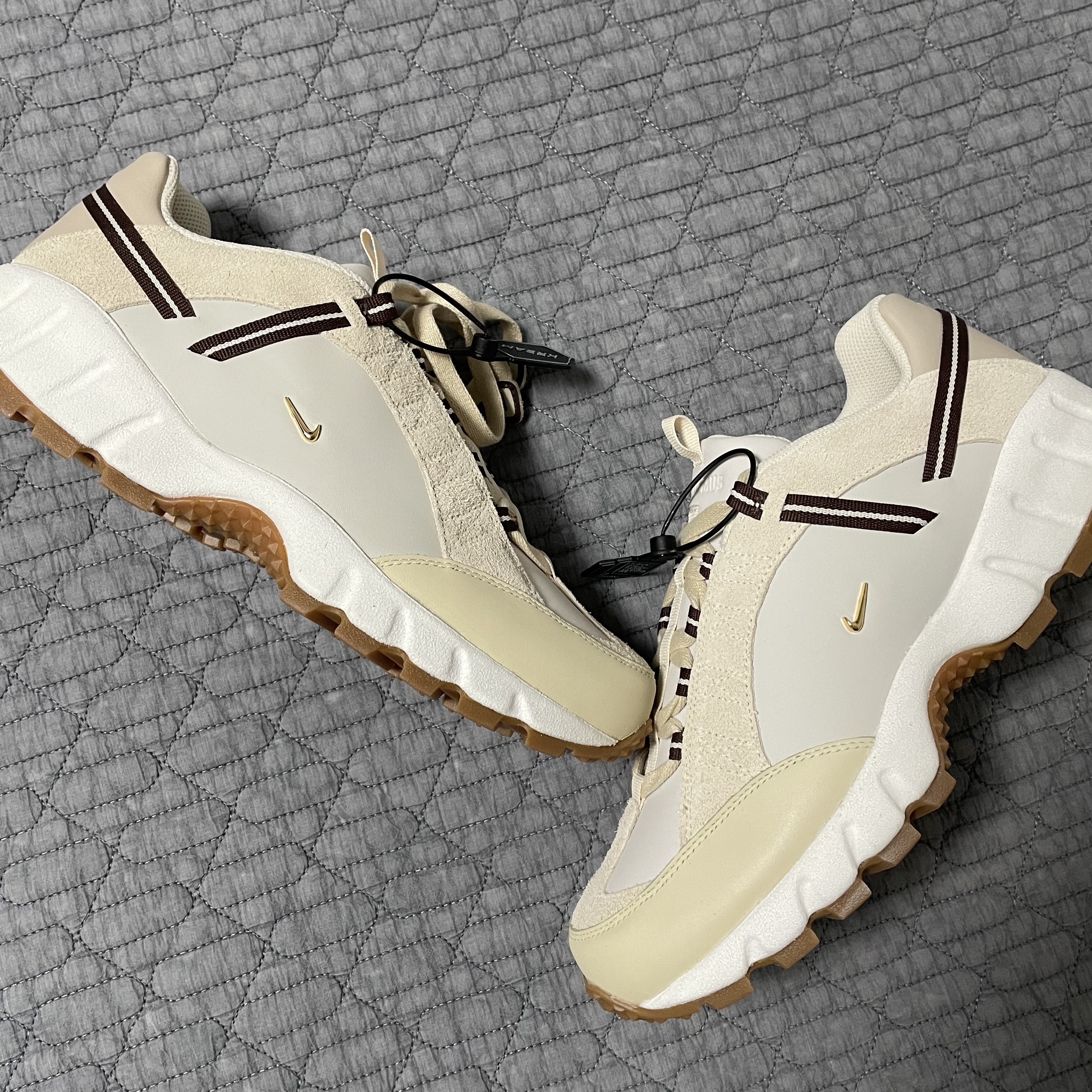 Nike x Jacquemus Air Humara LX Light Bone and Gold 착용 스타일