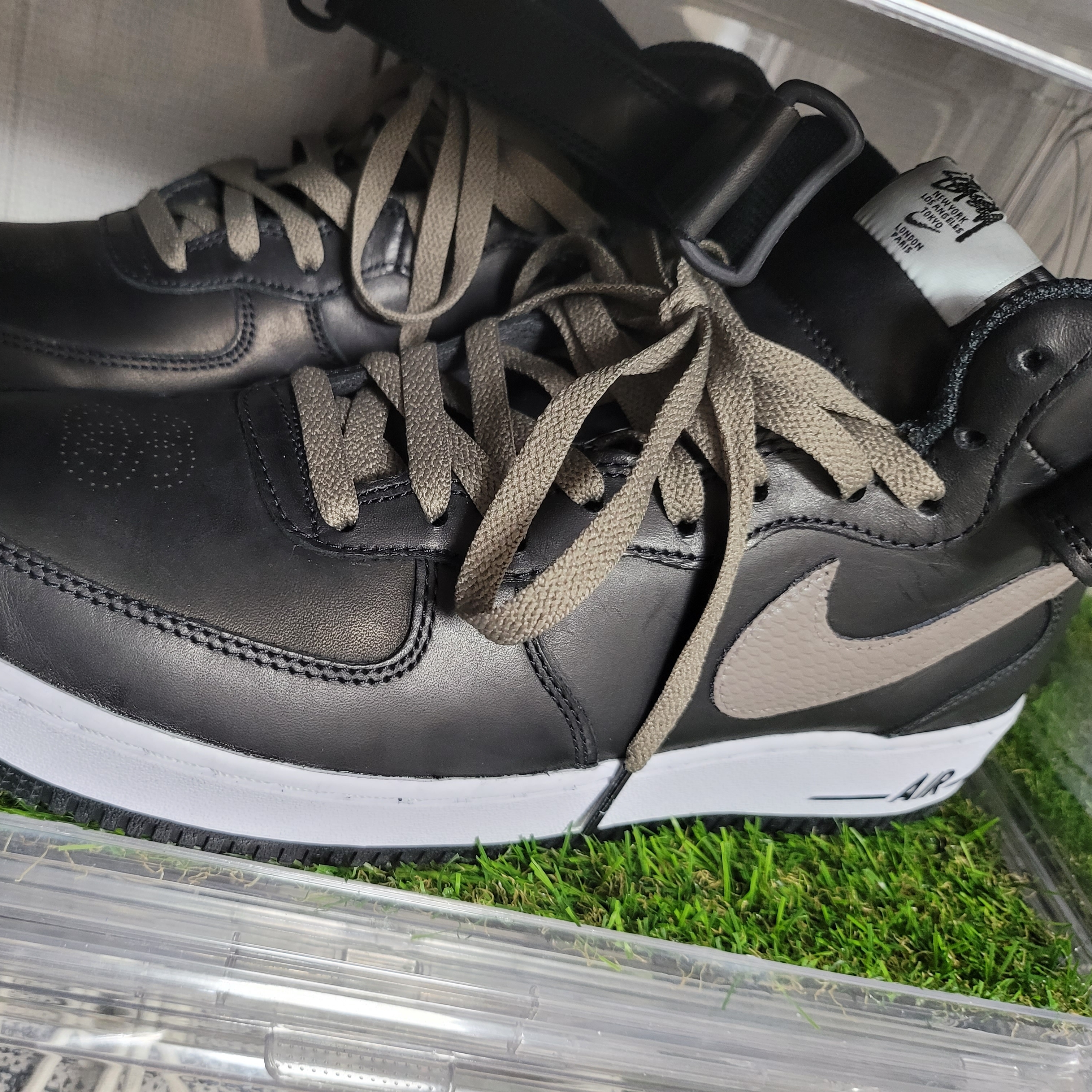 Nike x Stussy Air Force 1 '07 Mid SP Black 착용 스타일