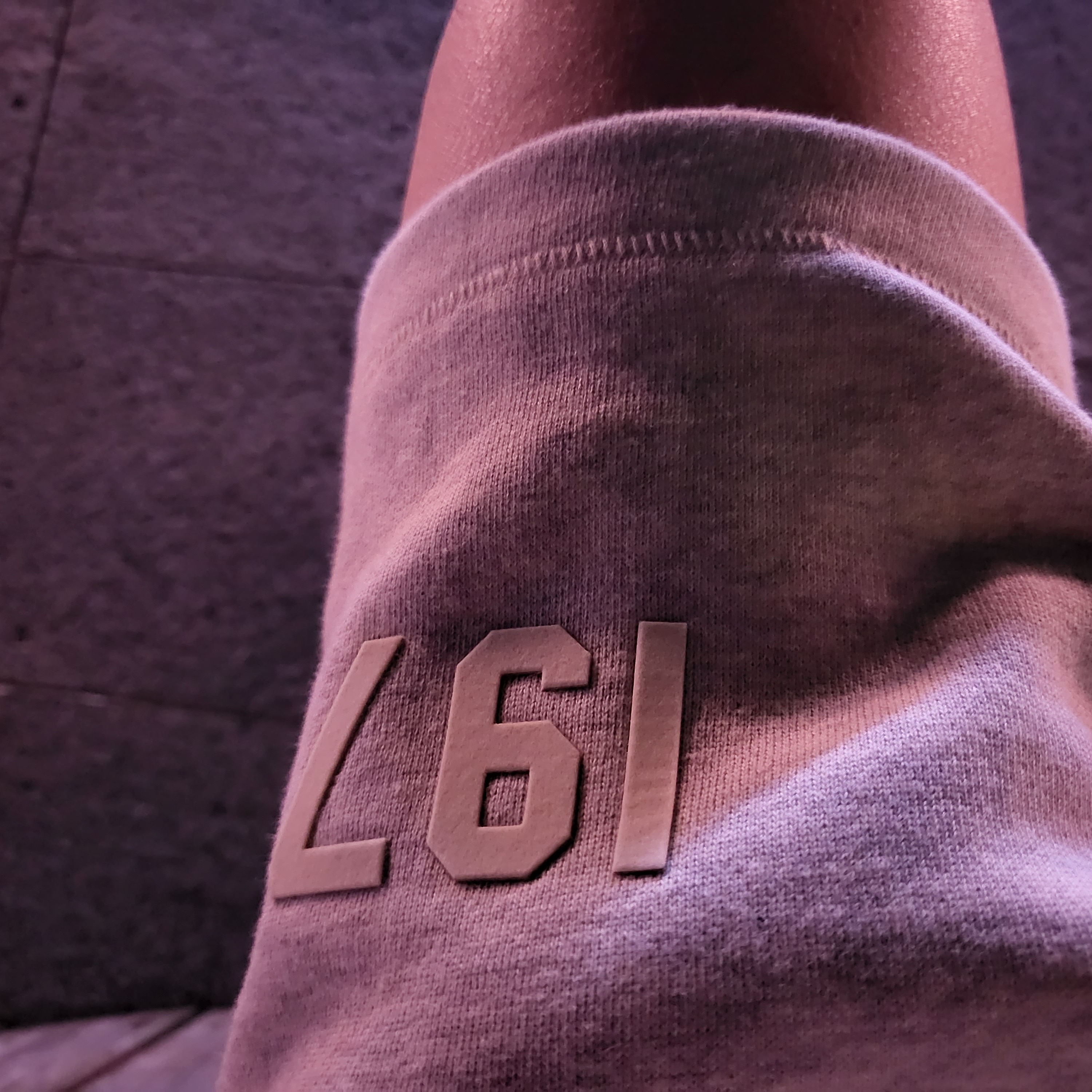 Essentials 1977 Shorts Light Oatmeal - 22SS 착용 스타일