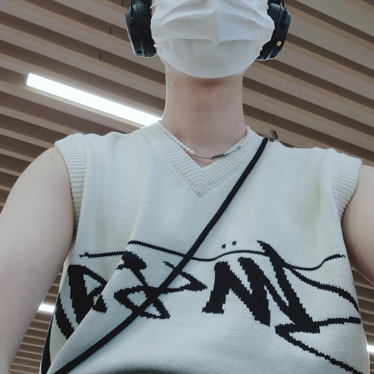 Stussy Sweater Vest Natural, Jordan 1 Retro High Shattered Backboard 3.0 착용 스타일 - 2
