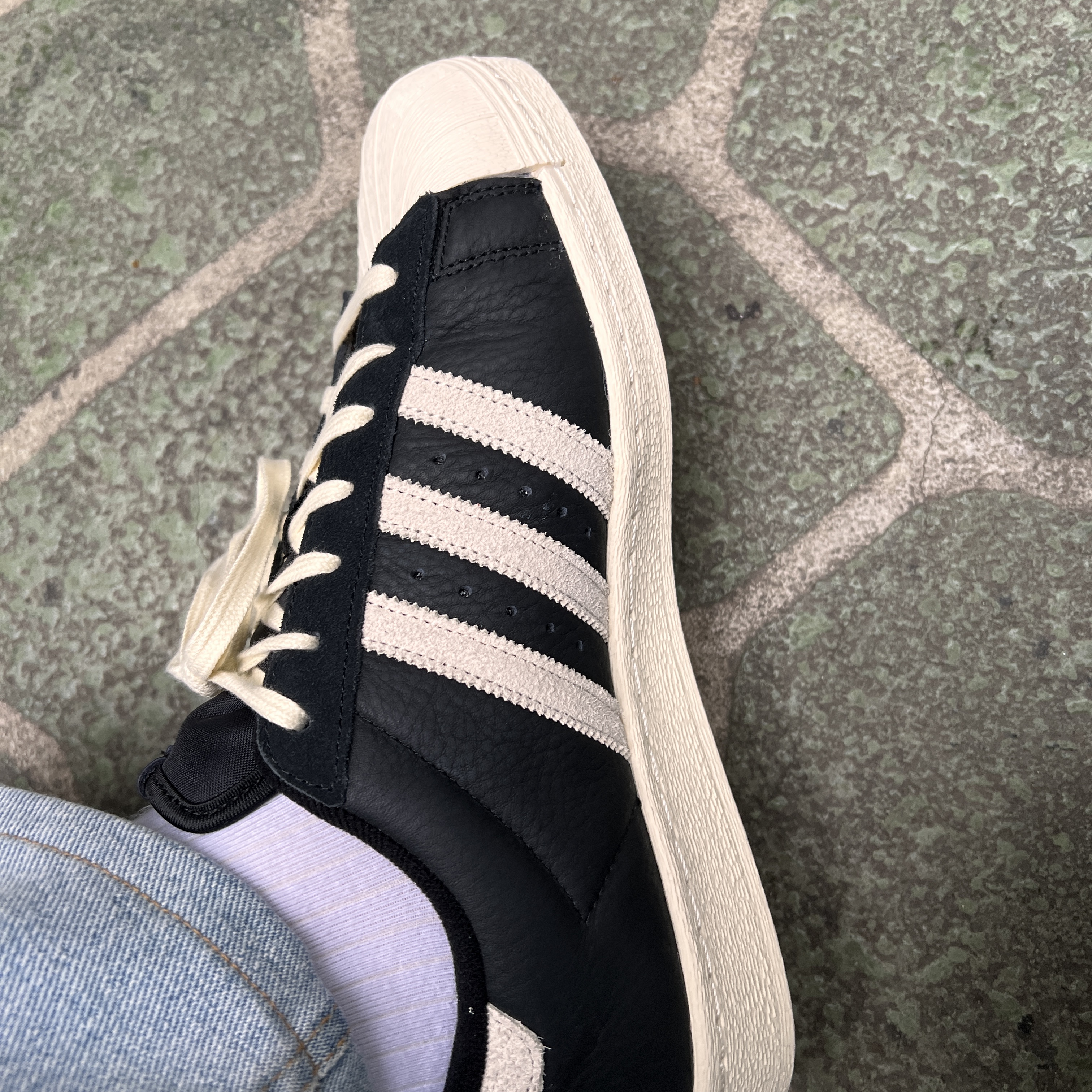 Adidas Superstar 82 Black White ์ฐฉ์ฉ ์คํ์ผ - 4