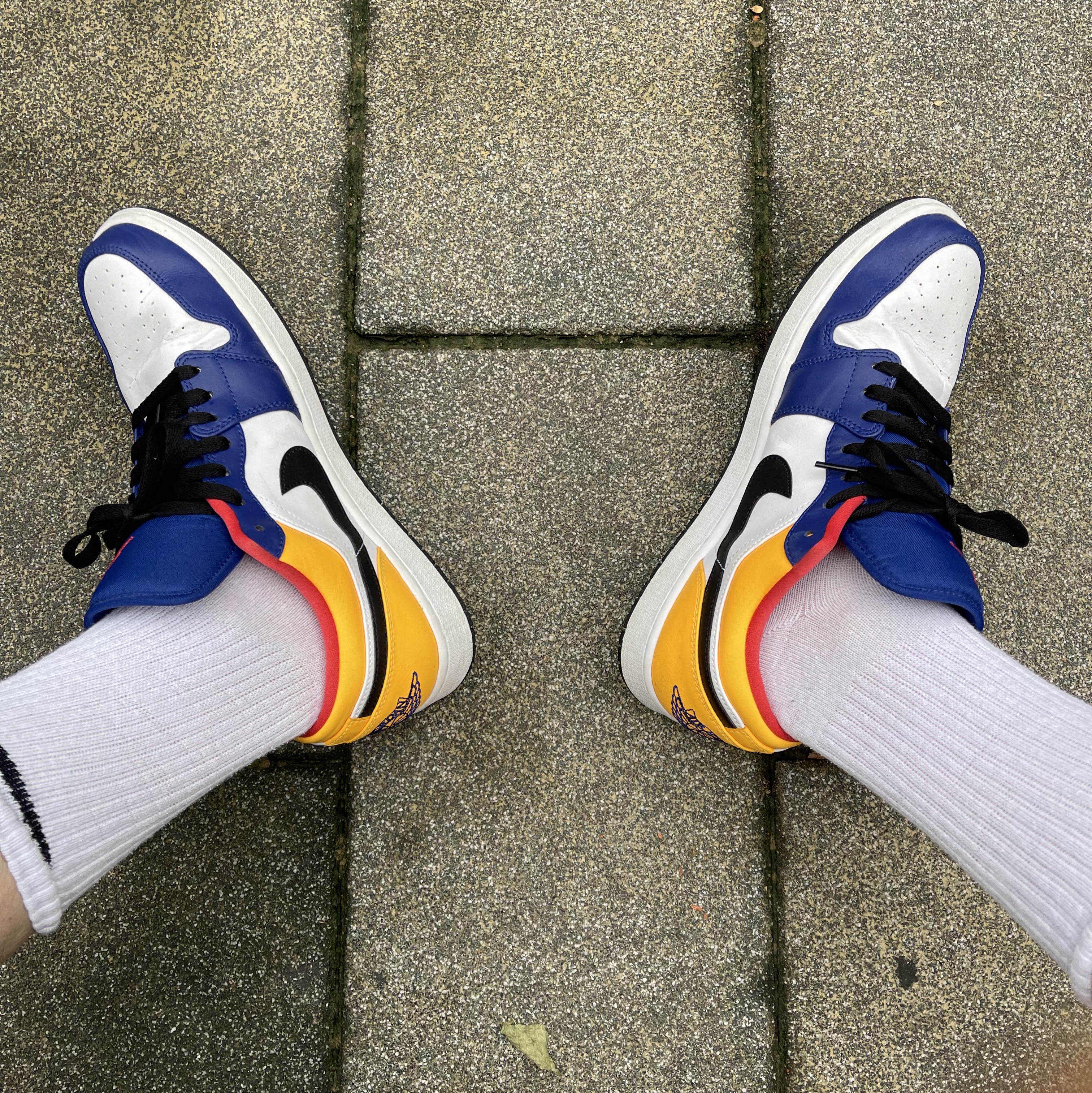 Jordan 1 Low Royal Yellow 착용 스타일 - 2