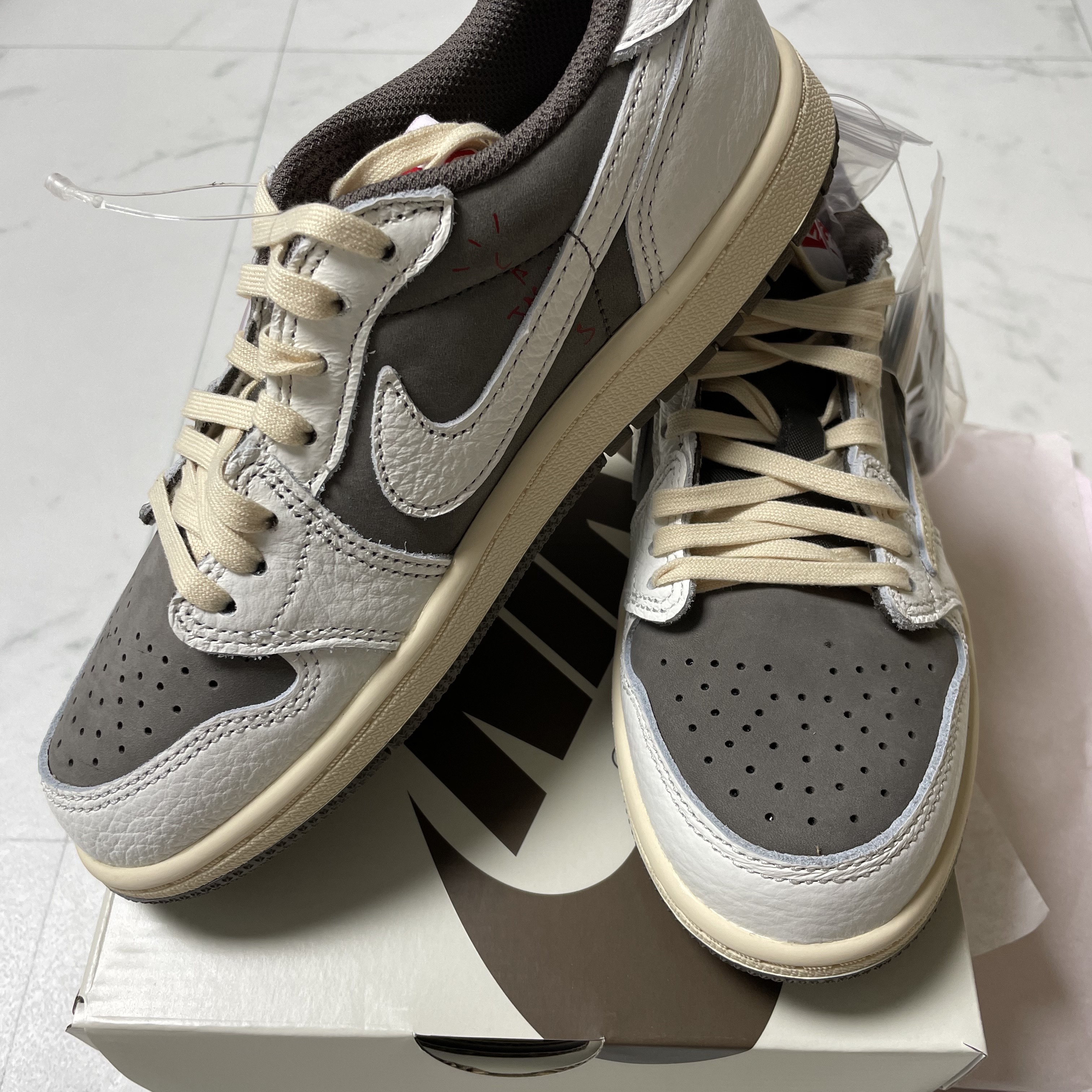 (PS) Jordan 1 x Travis Scott Retro Low OG SP Sail and Ridgerock 착용 스타일