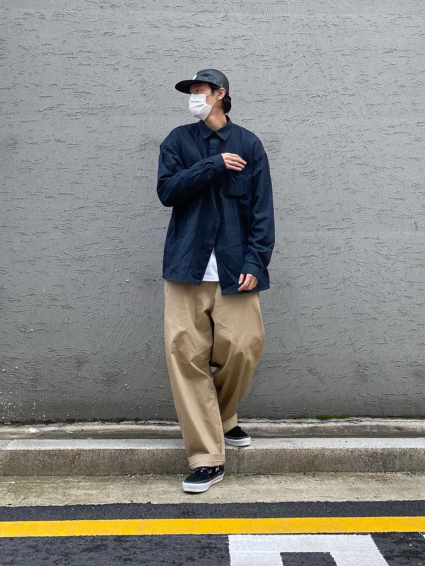 Vans Vault x WTAPS OG Era LX Black 착용 스타일 - 2