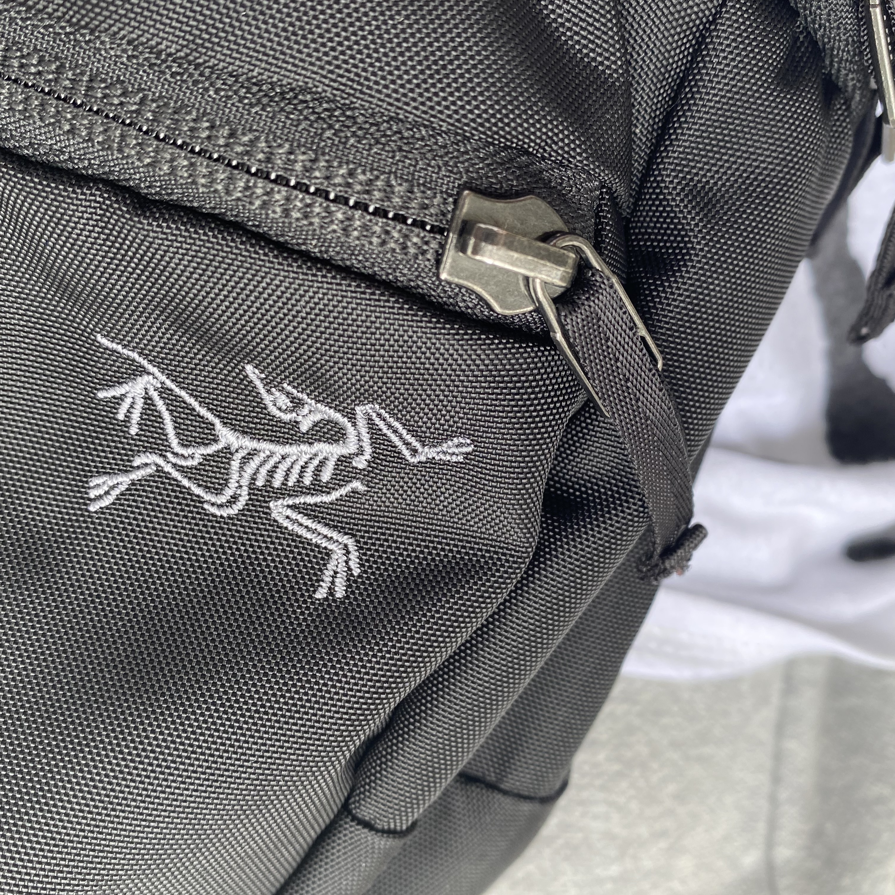 Arc'teryx Mantis 2 Waistpack Black 착용 스타일