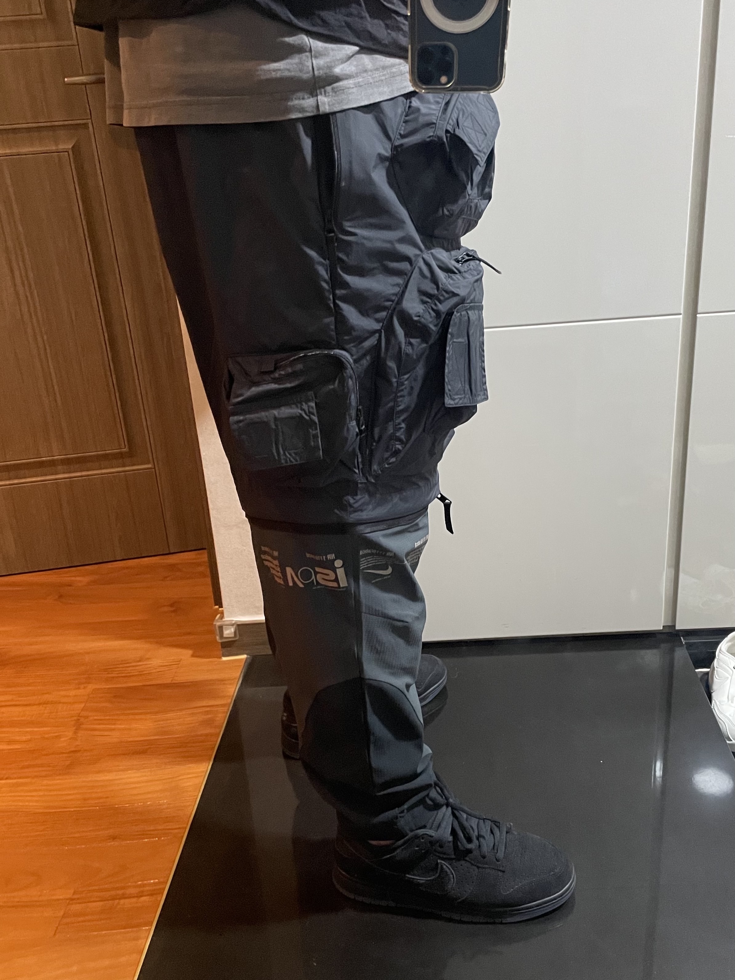 Nike NRG ISPA Convertible Pants Black, Nike x Undefeated Dunk Low SP 5 On It Black 착용 스타일 - 2