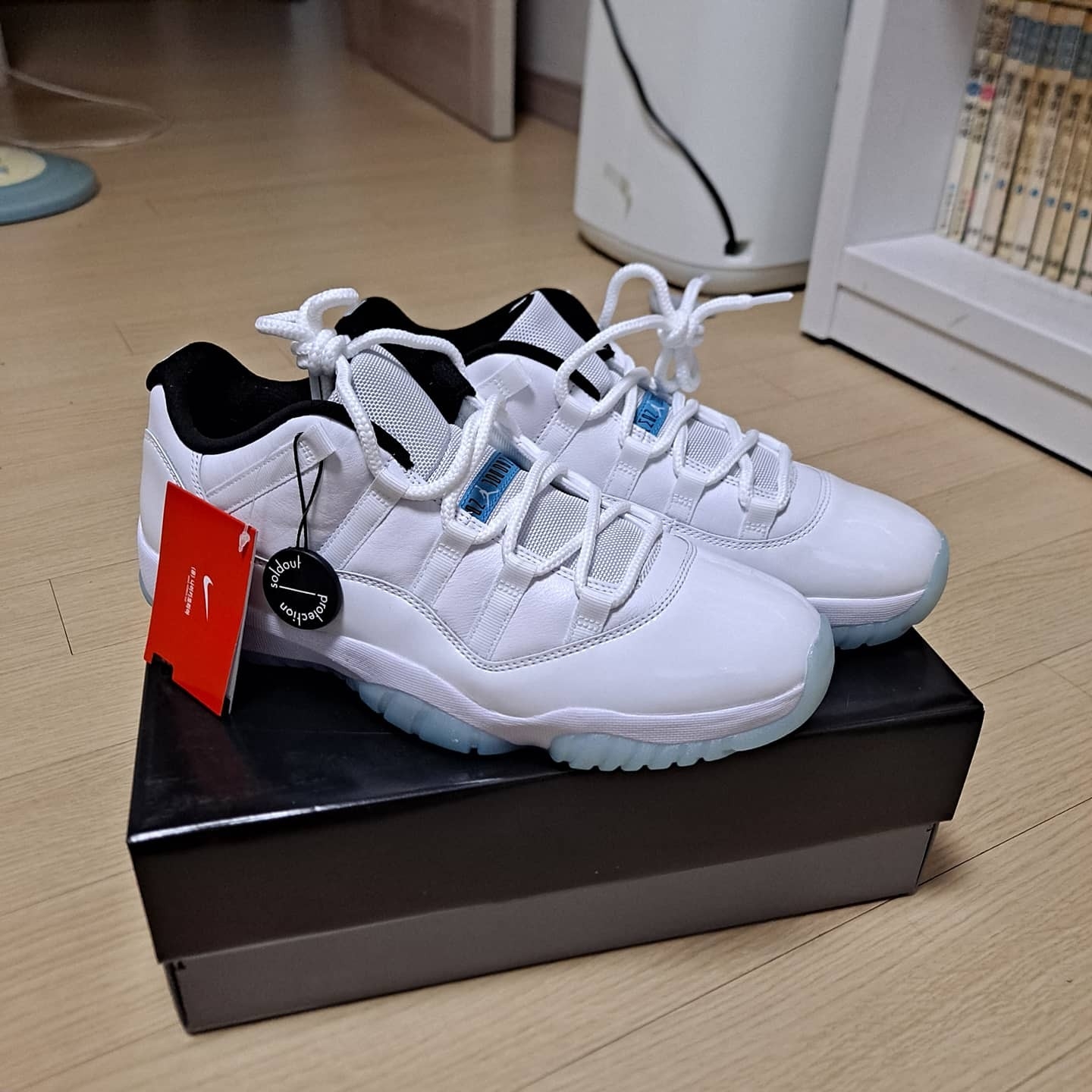 Jordan 11 Retro Low Legend Blue 착용 스타일 - 2