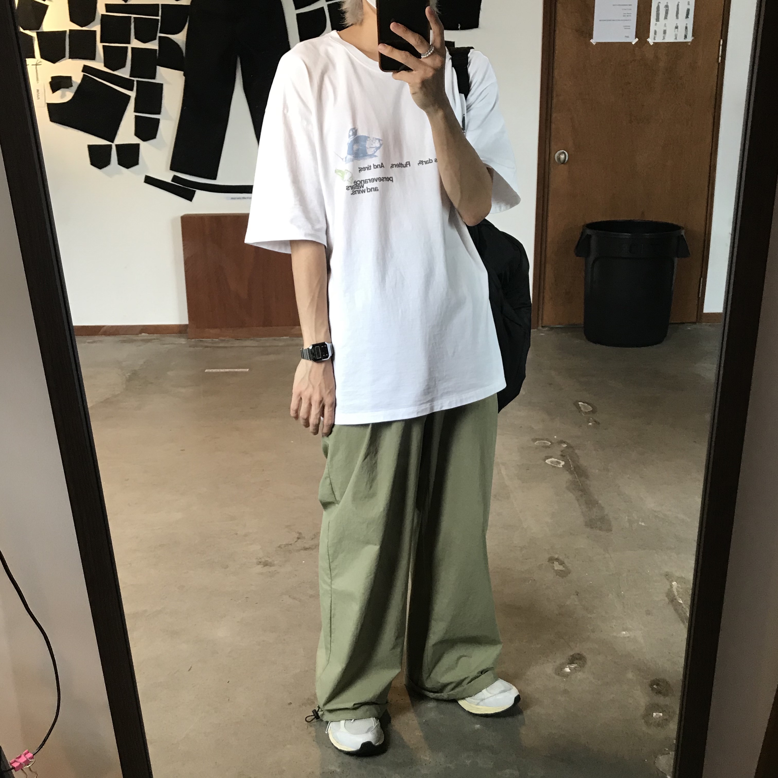New Balance x Thisisneverthat 2002R White 착용 스타일 - 1