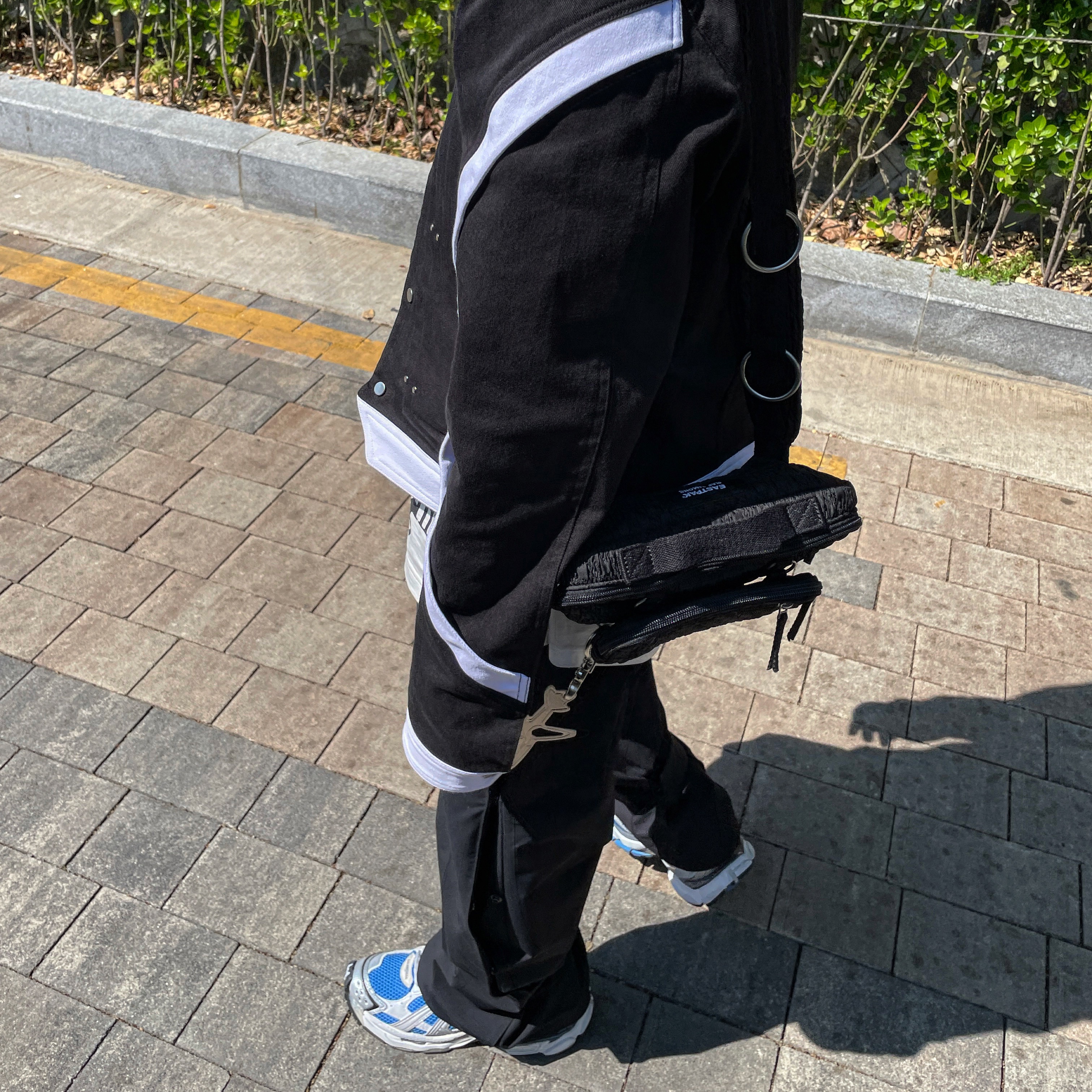 Balenciaga Runner Sneakers Blue White 착용 스타일