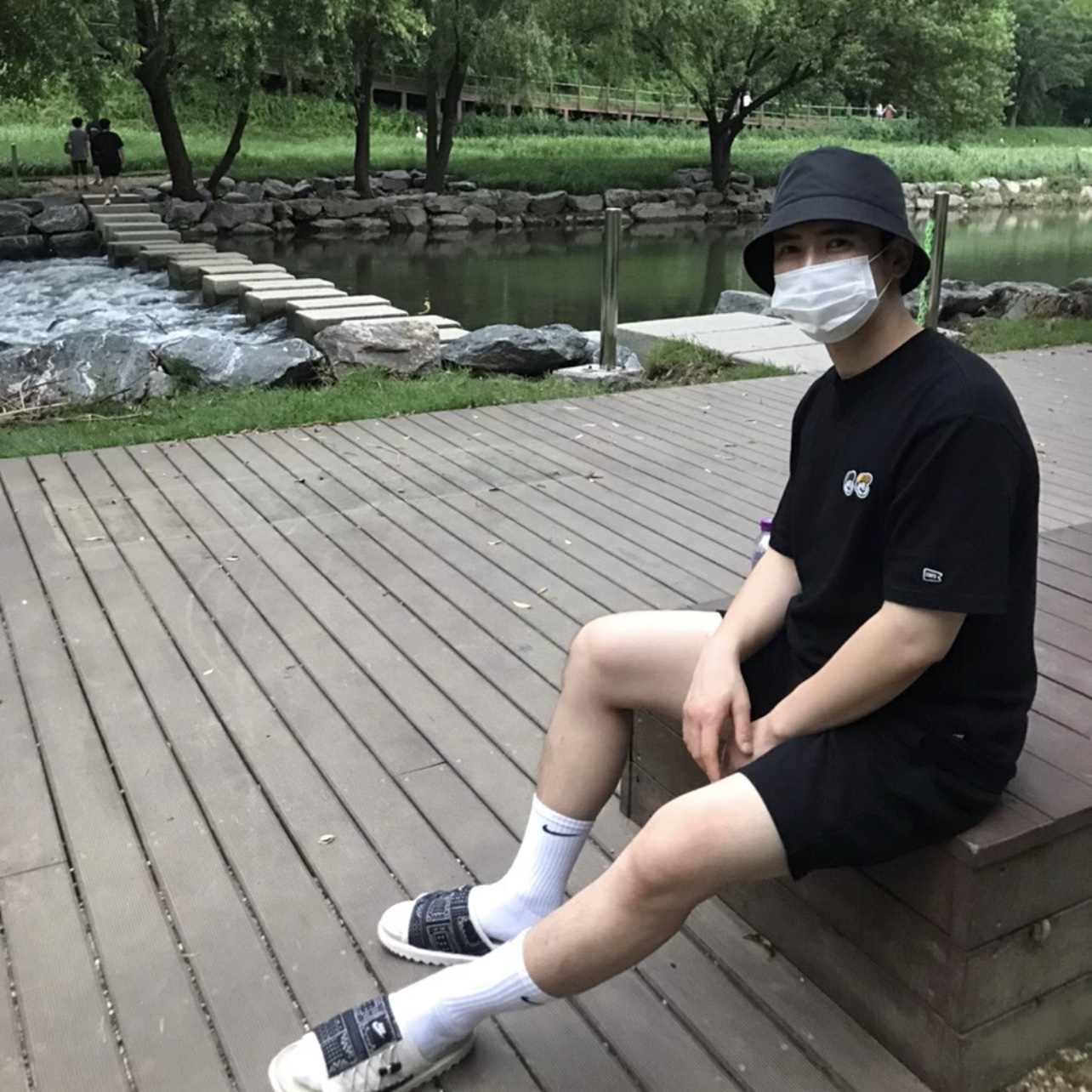 Prada Re-Nylon Bucket Hat Black 착용 스타일