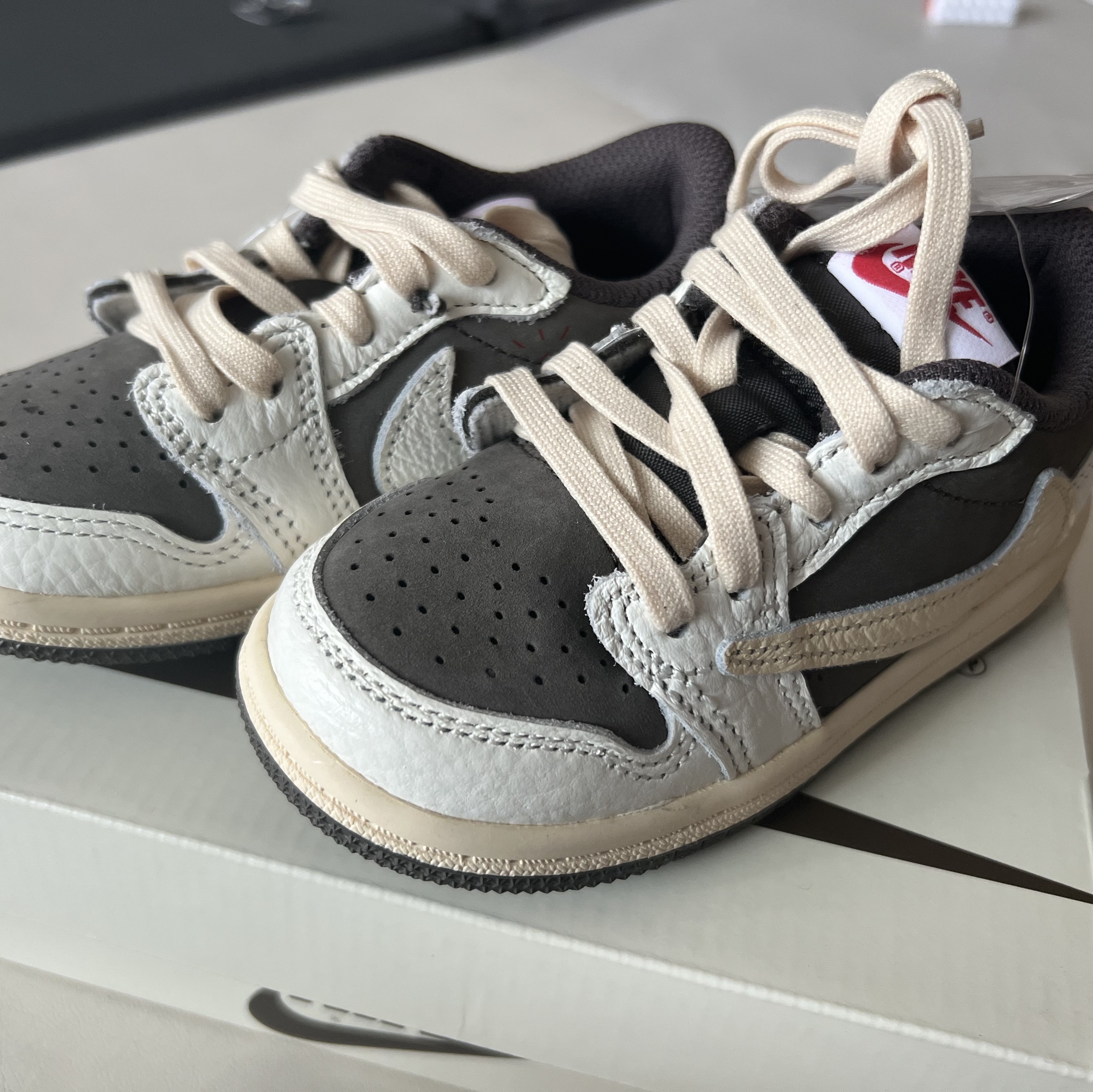 (TD) Jordan 1 x Travis Scott Retro Low OG SP Sail and Ridgerock 착용 스타일