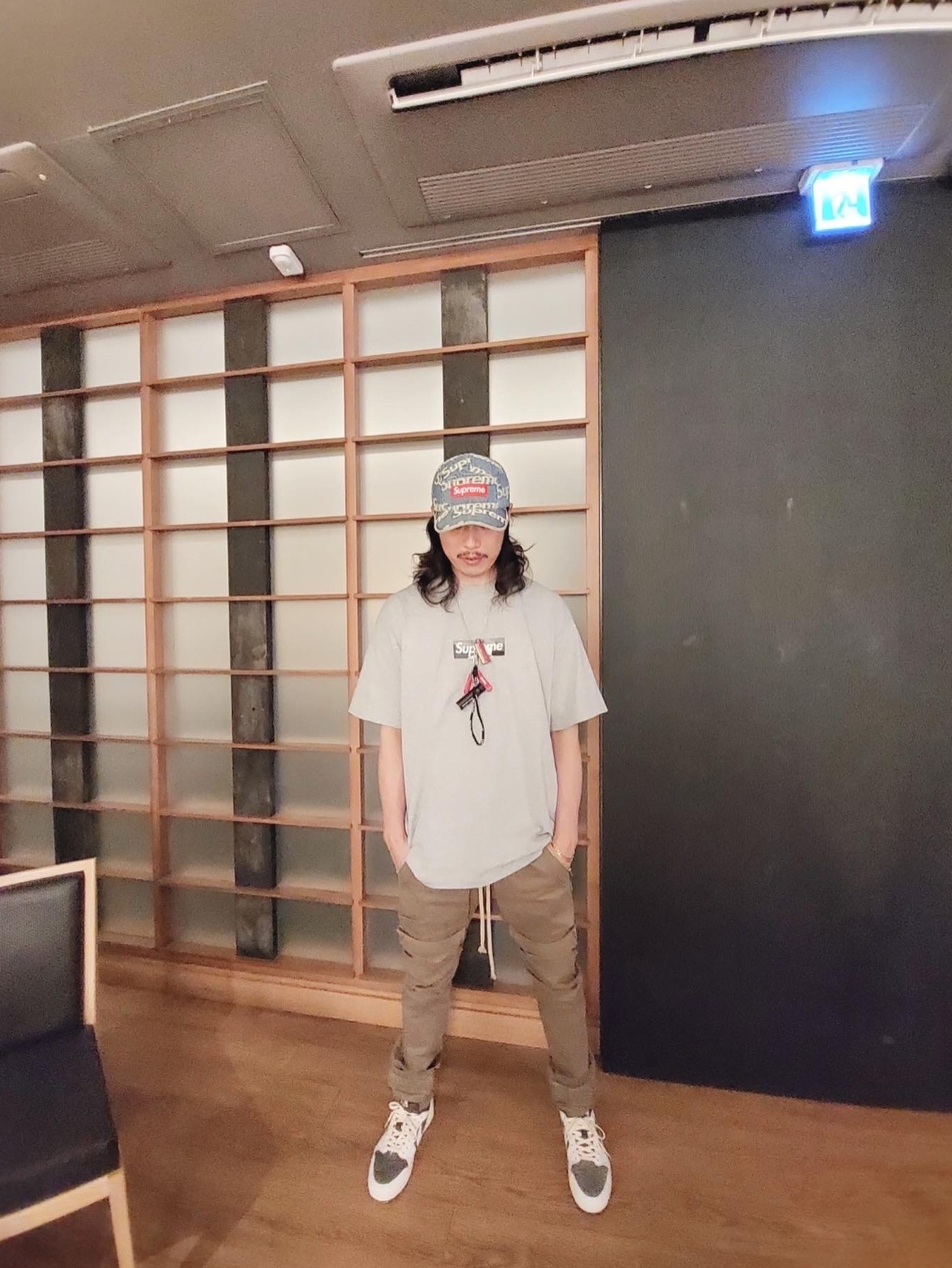 Supreme x Emilio Pucci Box Logo T-Shirt Heather Grey Black - 21SS, Supreme Frayed Logos Denim Camp Cap Blue - 21SS 착용 스타일 - 1