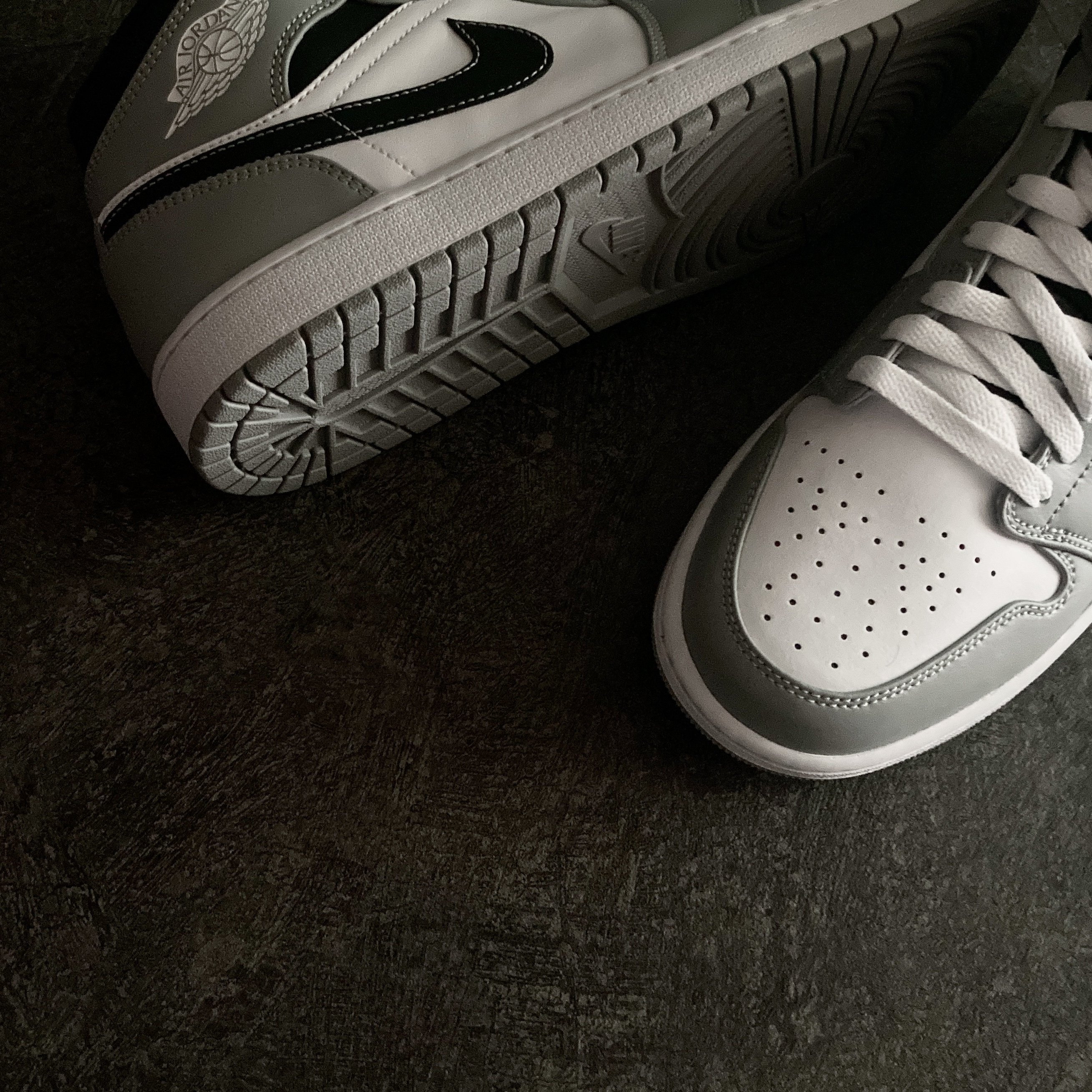 Jordan 1 Mid Light Smoke Grey Anthracite 착용 스타일 - 4