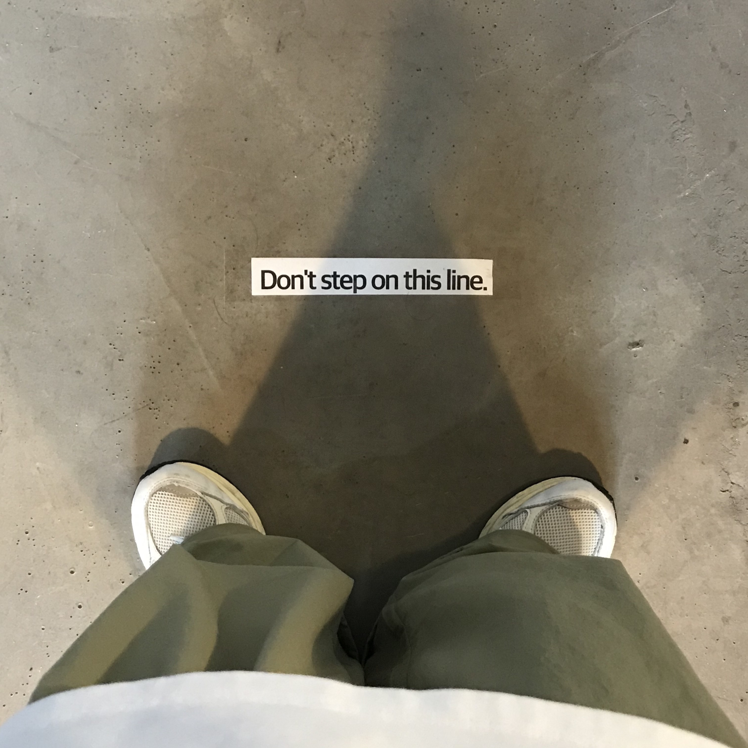 New Balance x Thisisneverthat 2002R White 착용 스타일 - 2