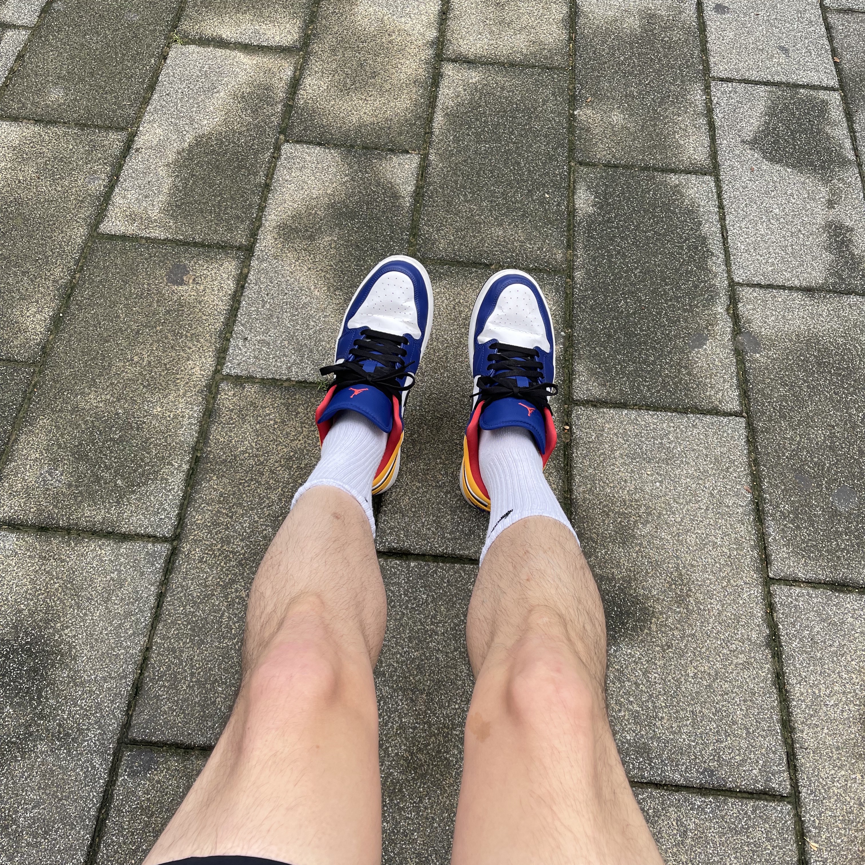 Jordan 1 Low Royal Yellow 착용 스타일 - 1