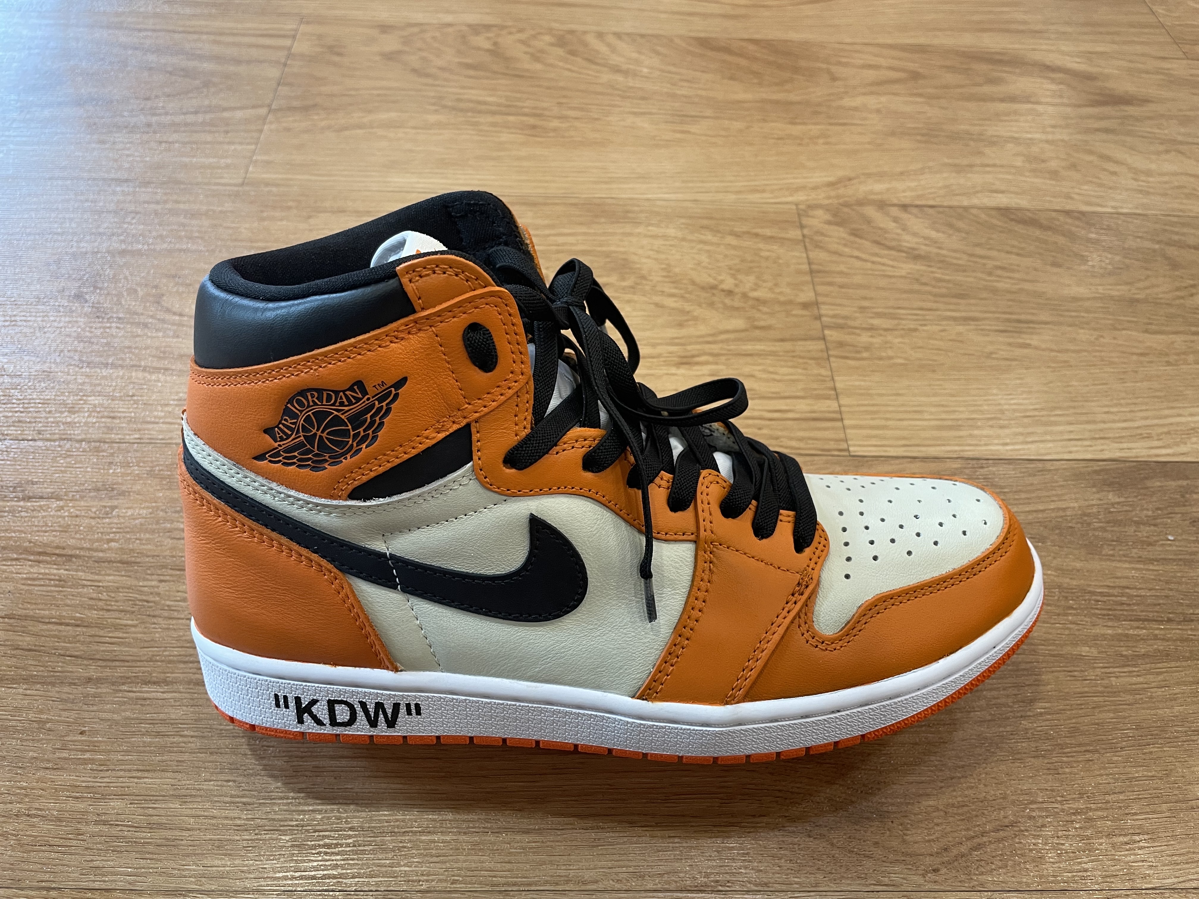 (GS) Jordan 1 Retro High OG Electro Orange 착용 스타일