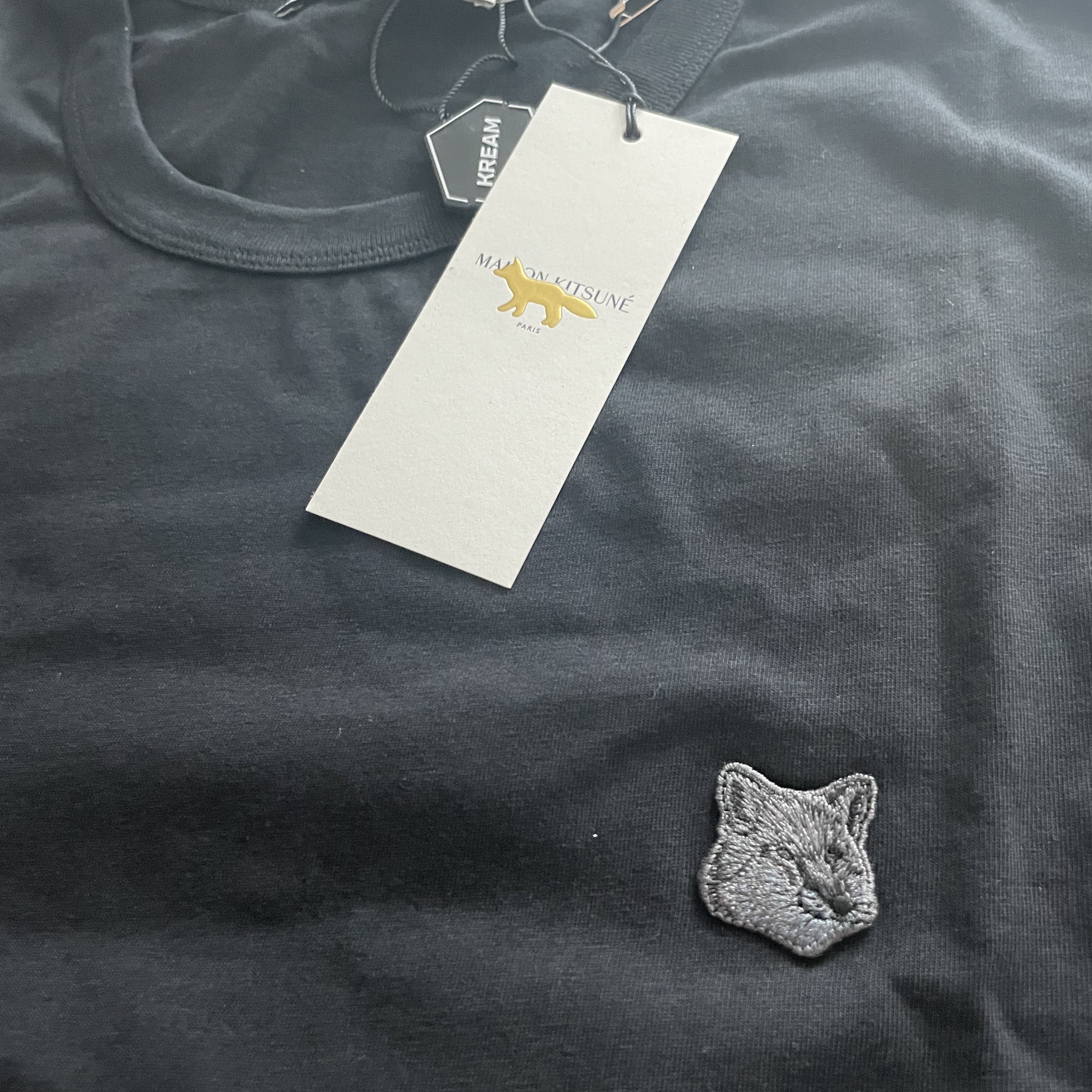 Maison Kitsune Monochrome Fox Head Classic T-Shirt Black 착용 스타일 - 2
