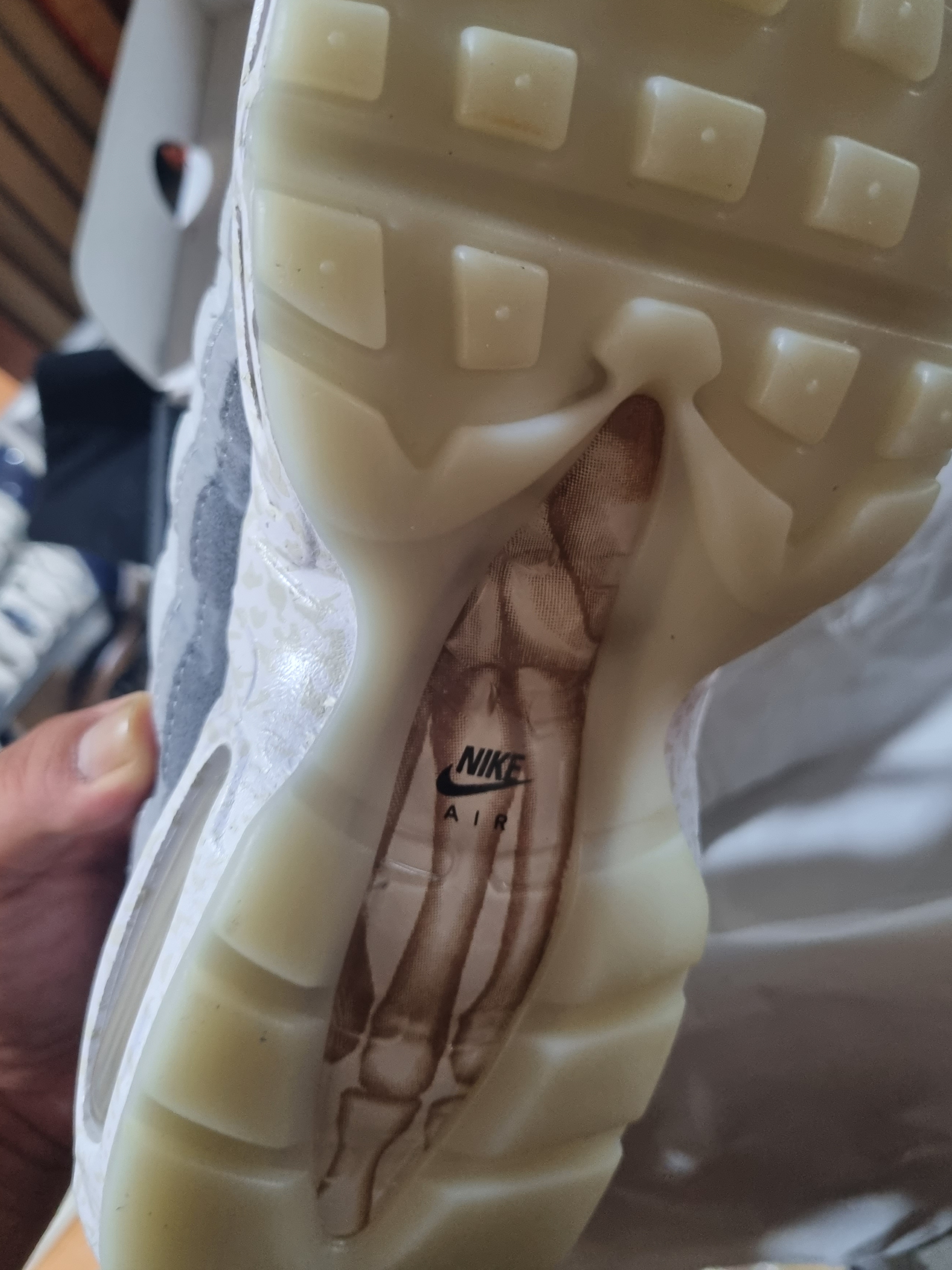 Nike Air Max 95 QS Light Bone 착용 스타일
