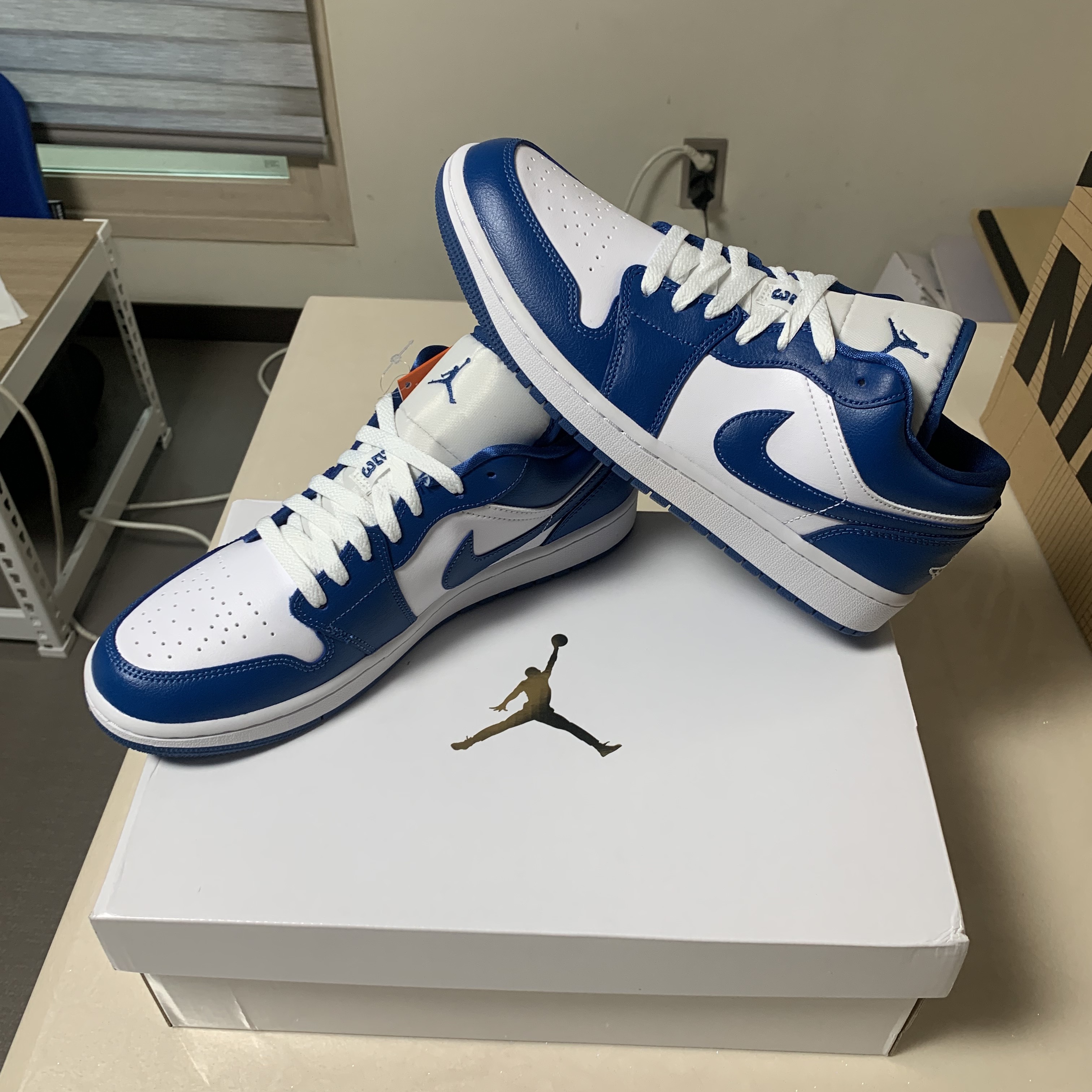 (W) Jordan 1 Low White Dark Marina Blue 착용 스타일 - 3