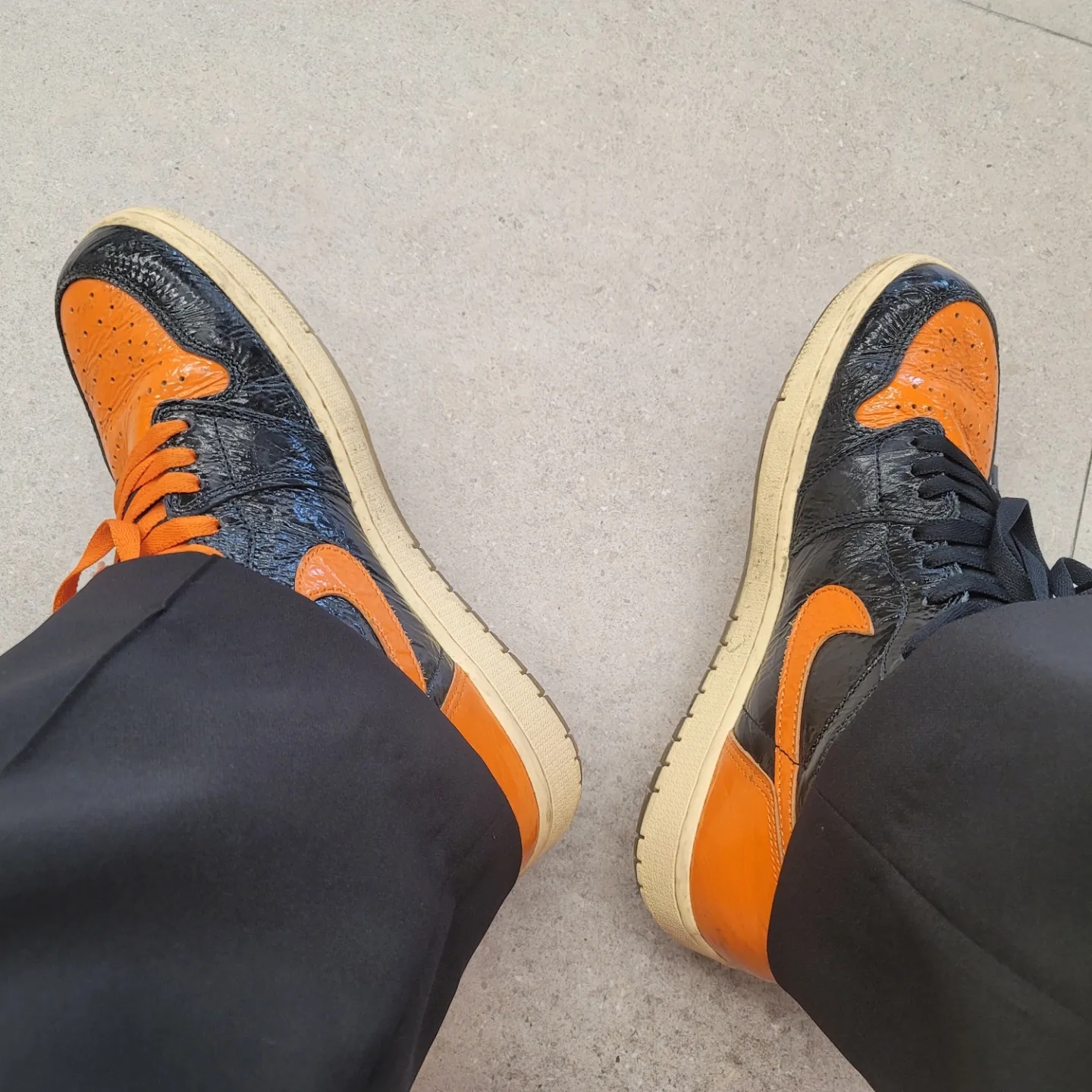 Stussy Sweater Vest Natural, Jordan 1 Retro High Shattered Backboard 3.0 착용 스타일 - 3