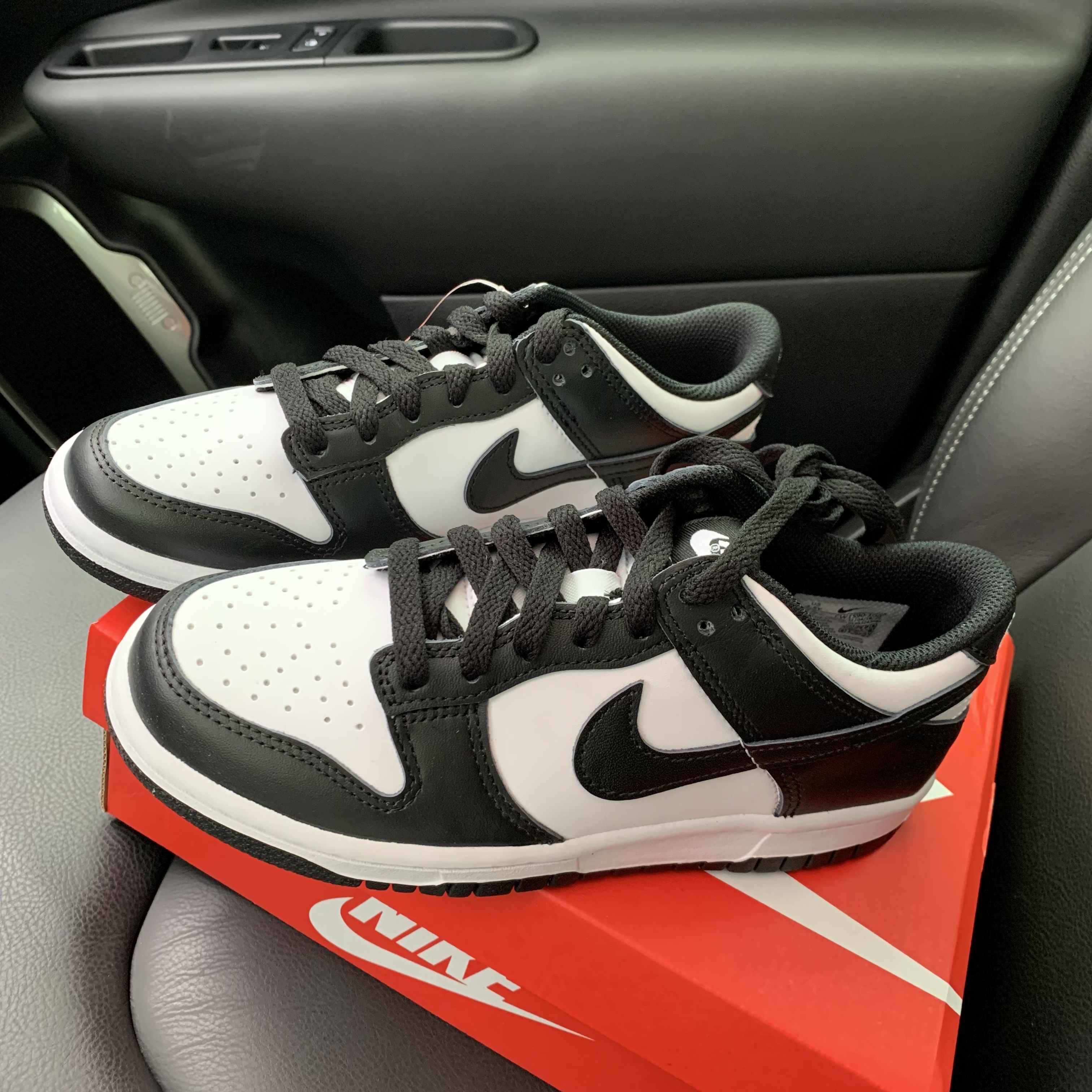 (GS) Nike Dunk Low Black 착용 스타일